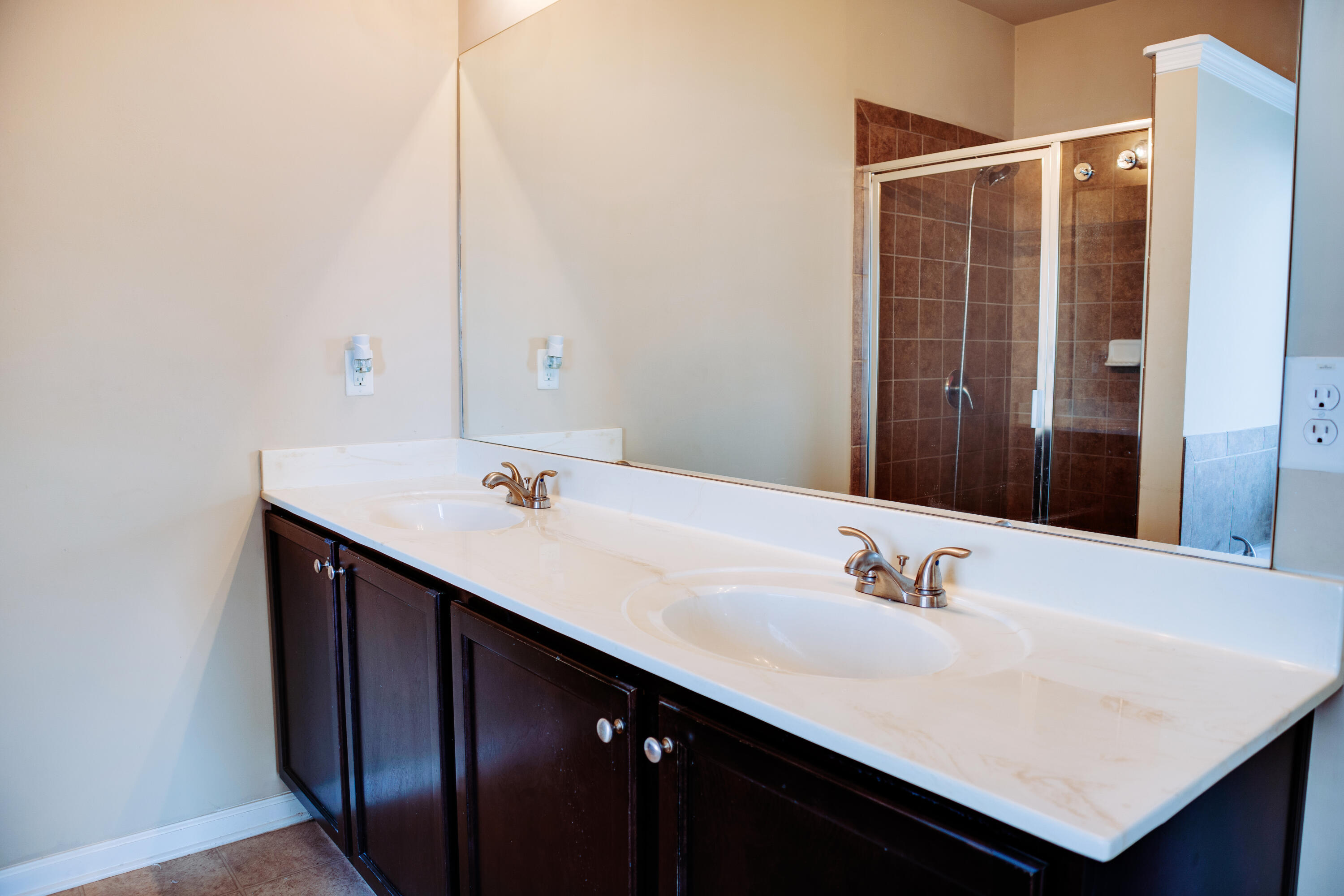 6085 REYNOLDS Circle