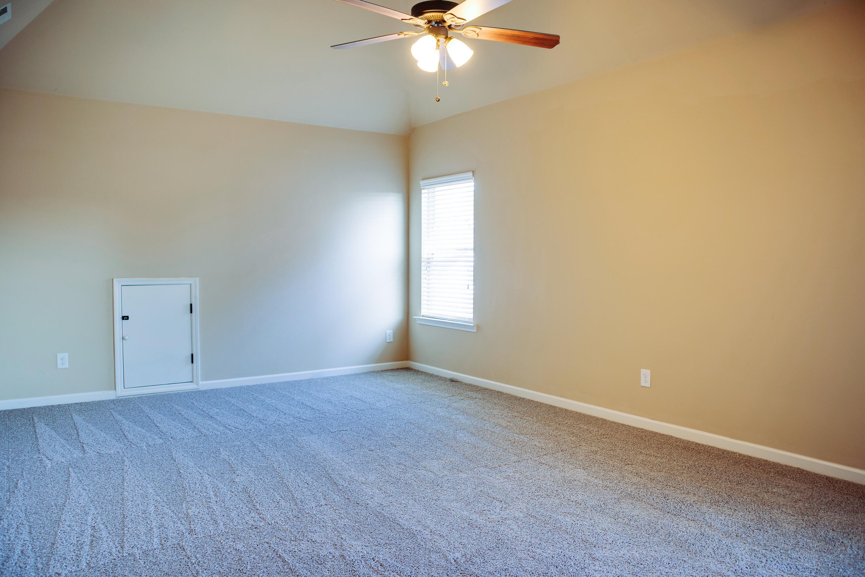 6085 REYNOLDS Circle