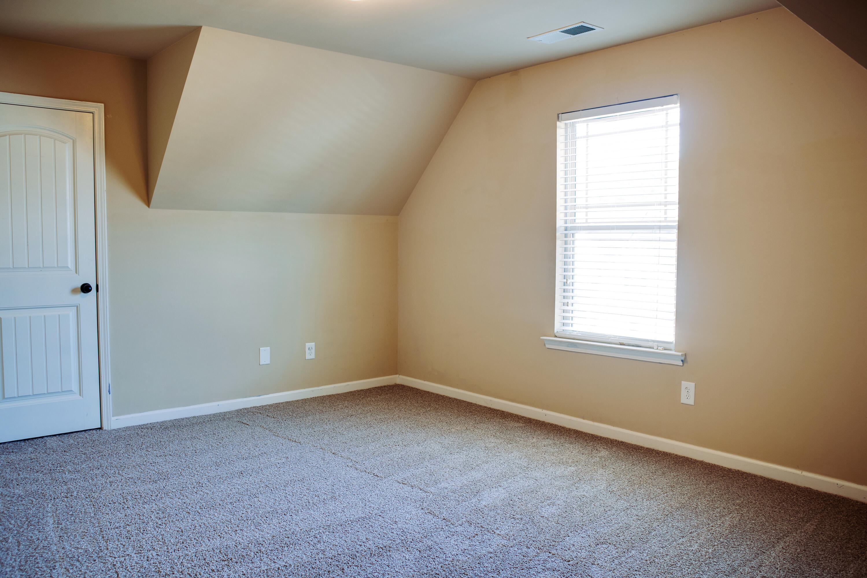 6085 REYNOLDS Circle