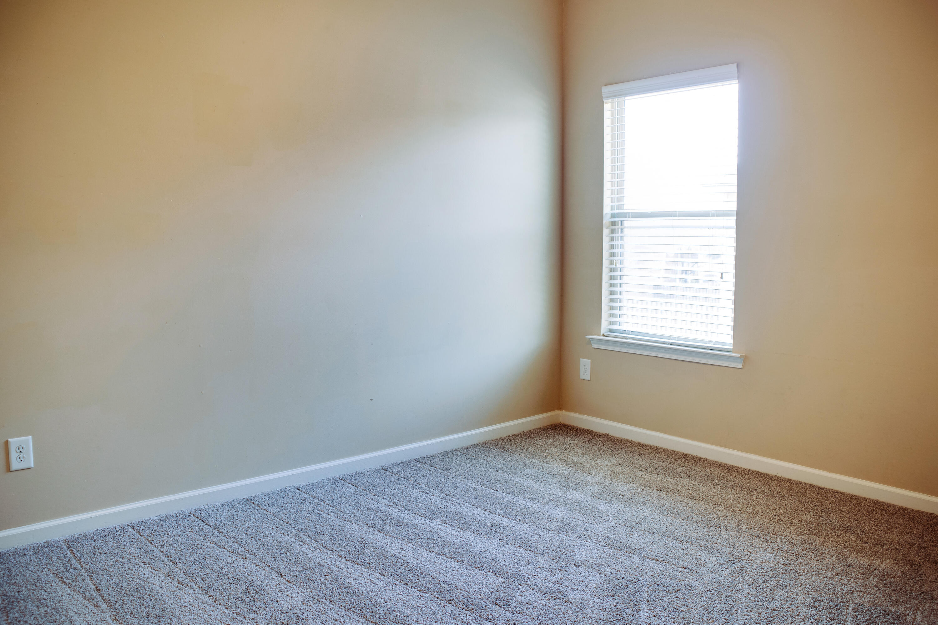 6085 REYNOLDS Circle