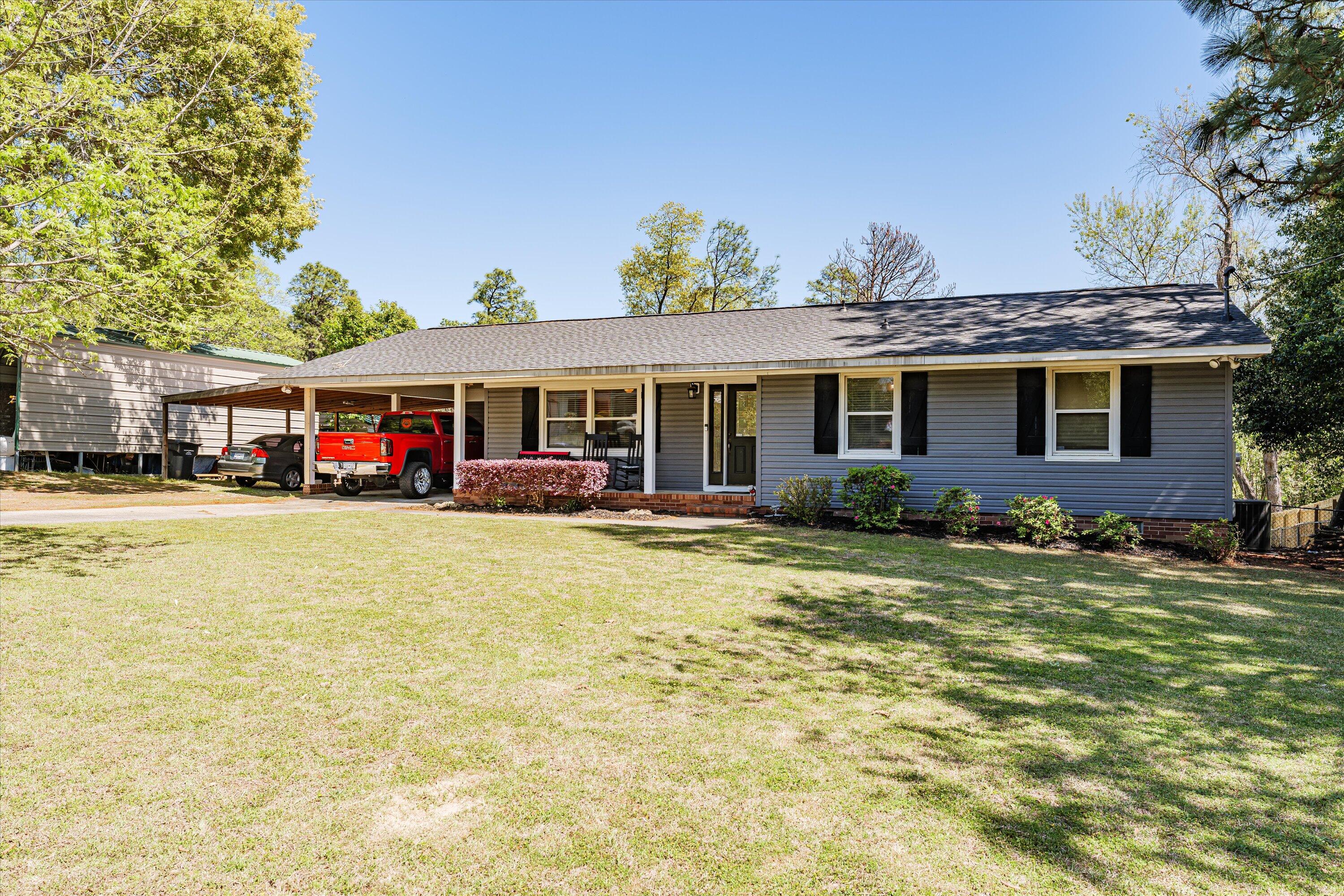 628 HAMPTON CIRCLE Circle