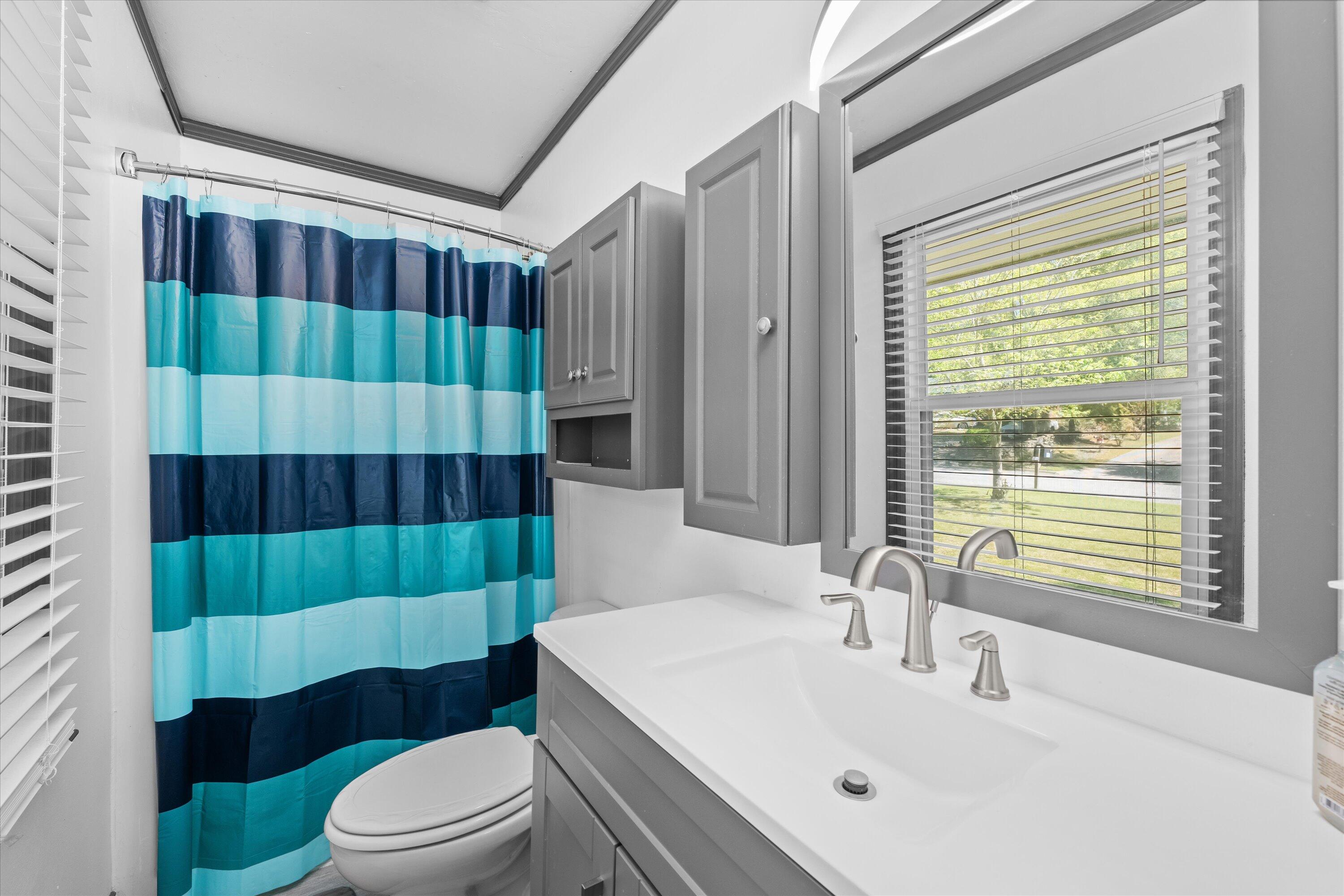 628 HAMPTON CIRCLE Circle