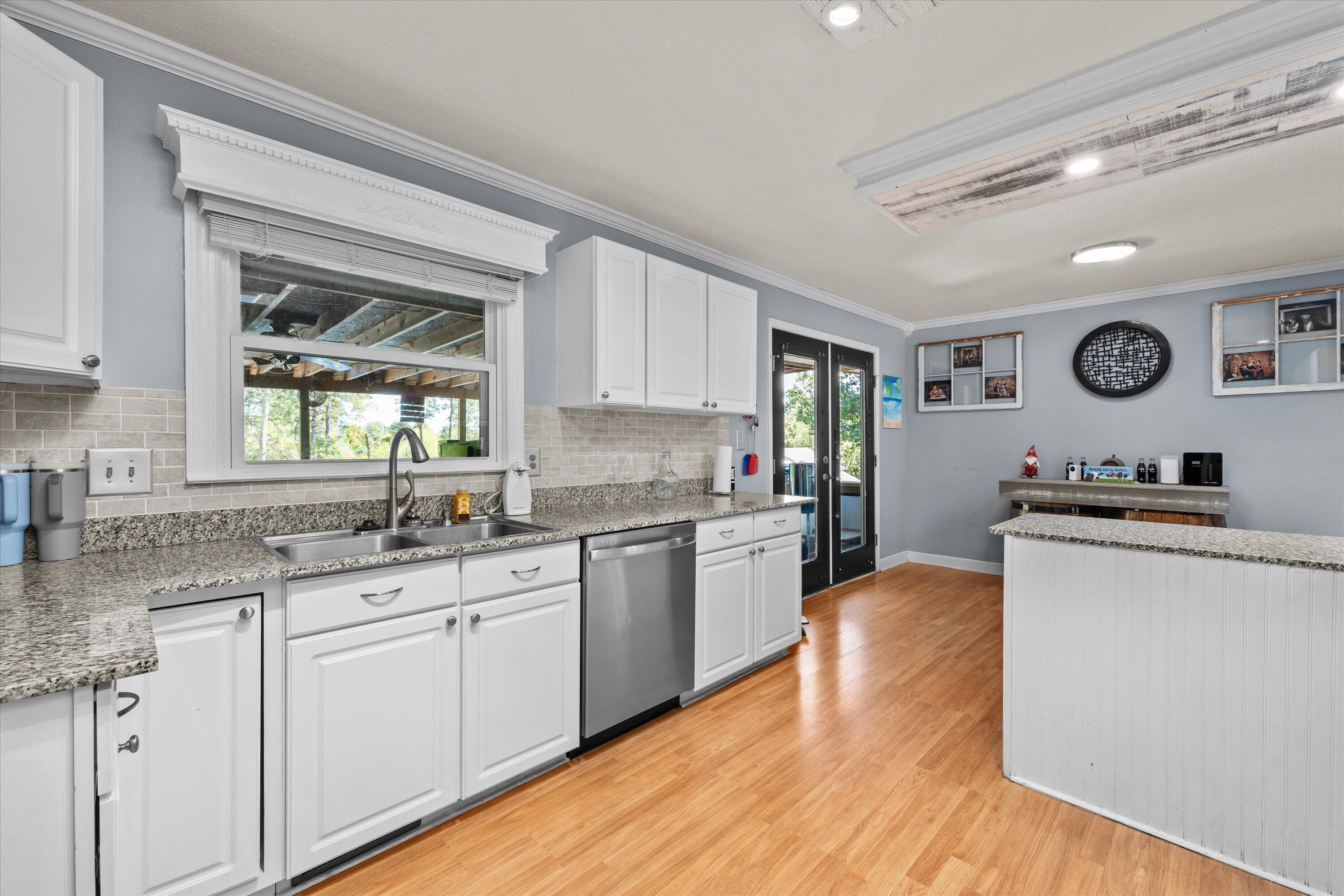 628 HAMPTON CIRCLE Circle