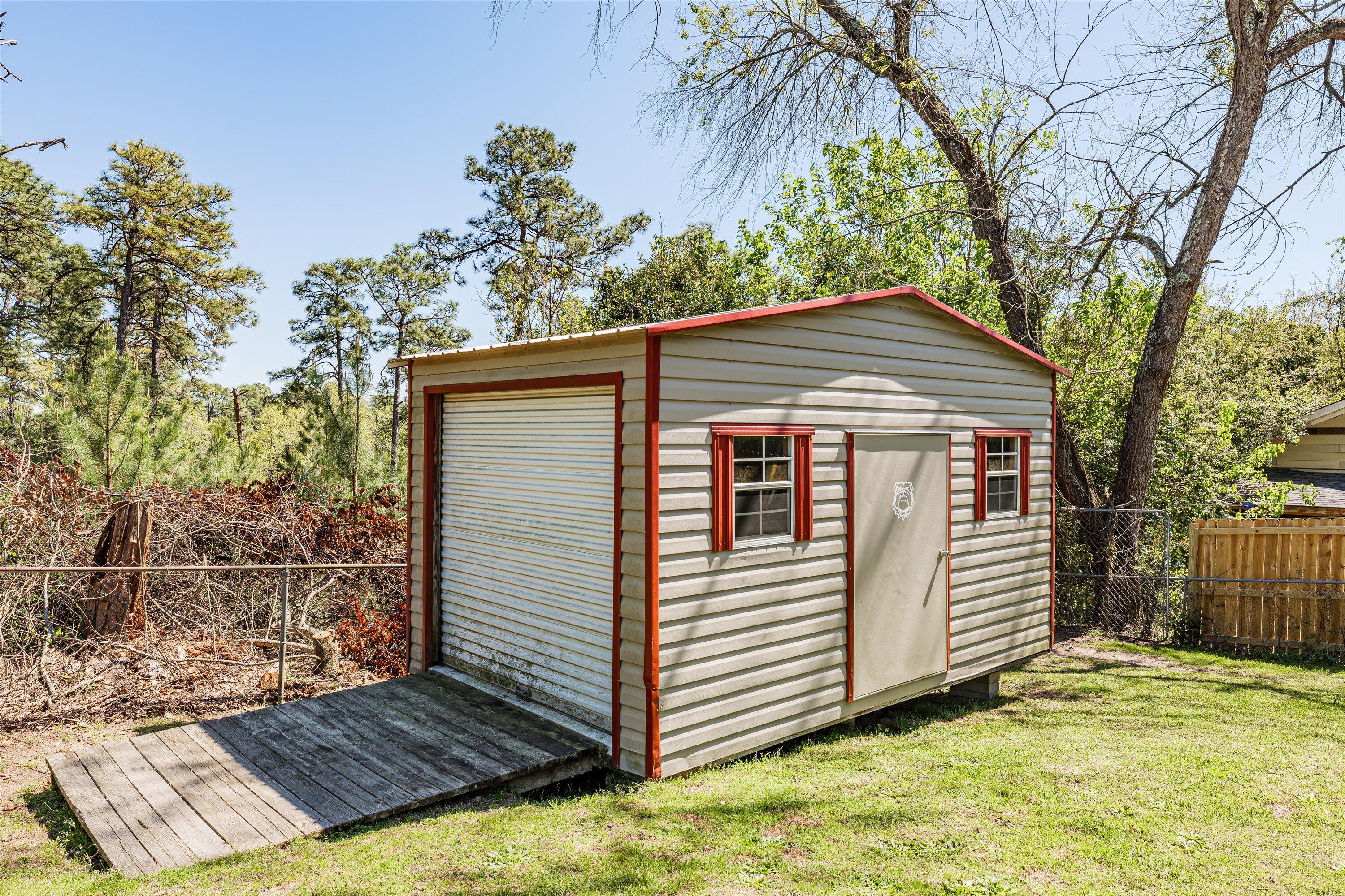 628 HAMPTON CIRCLE Circle