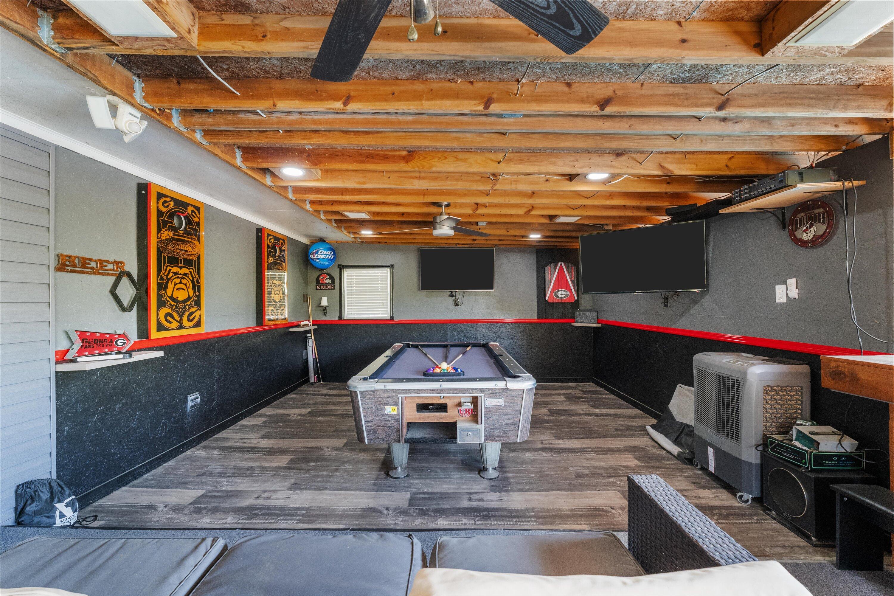 628 HAMPTON CIRCLE Circle