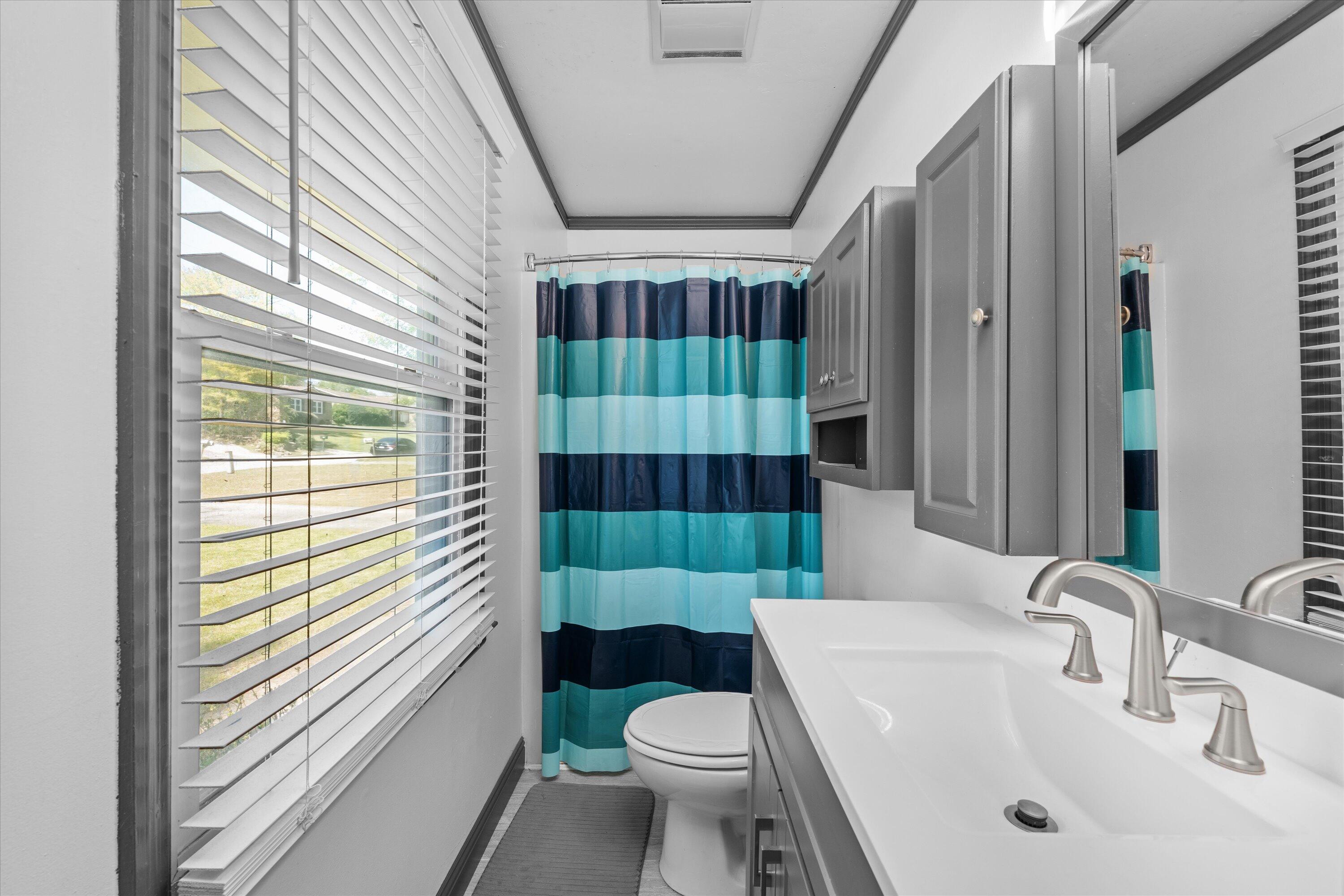 628 HAMPTON CIRCLE Circle