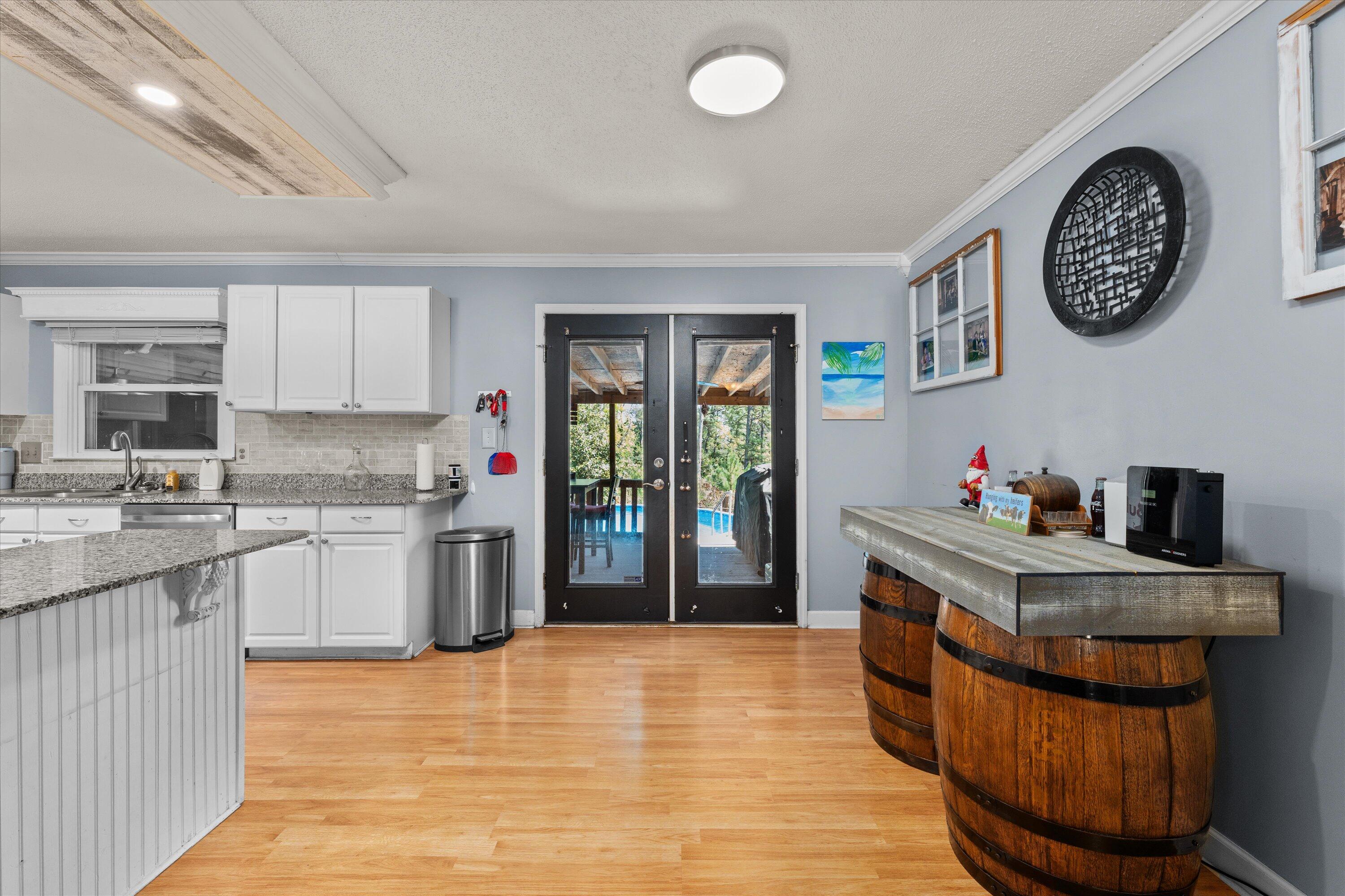 628 HAMPTON CIRCLE Circle