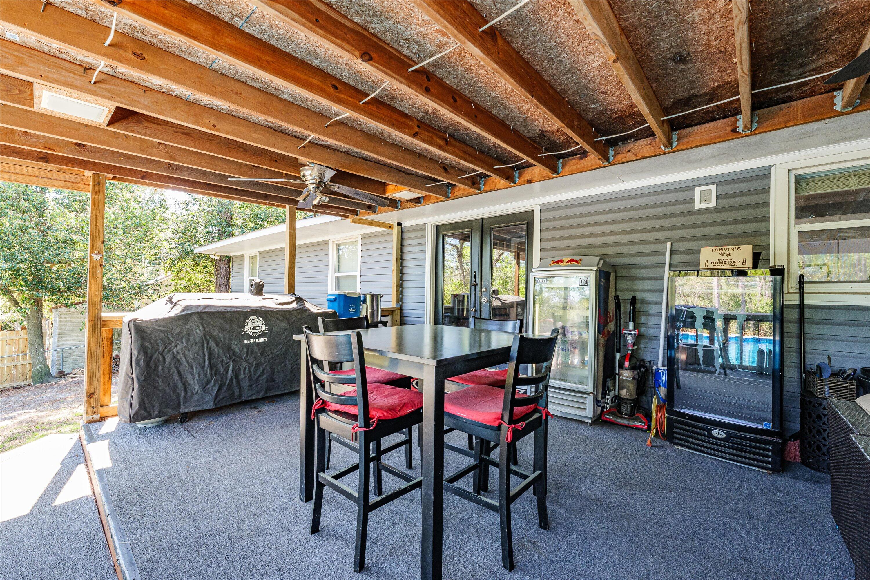 628 HAMPTON CIRCLE Circle