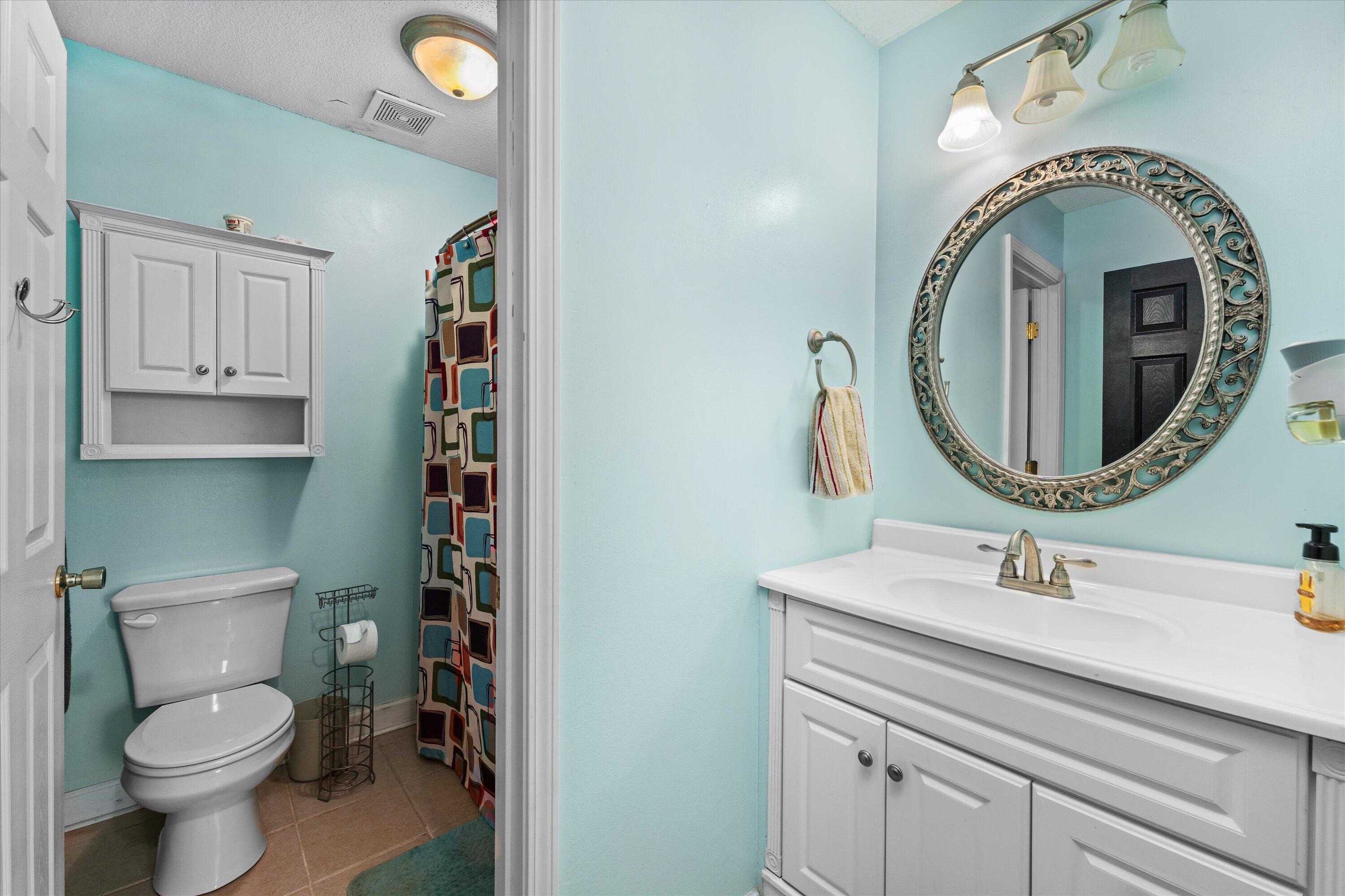 628 HAMPTON CIRCLE Circle