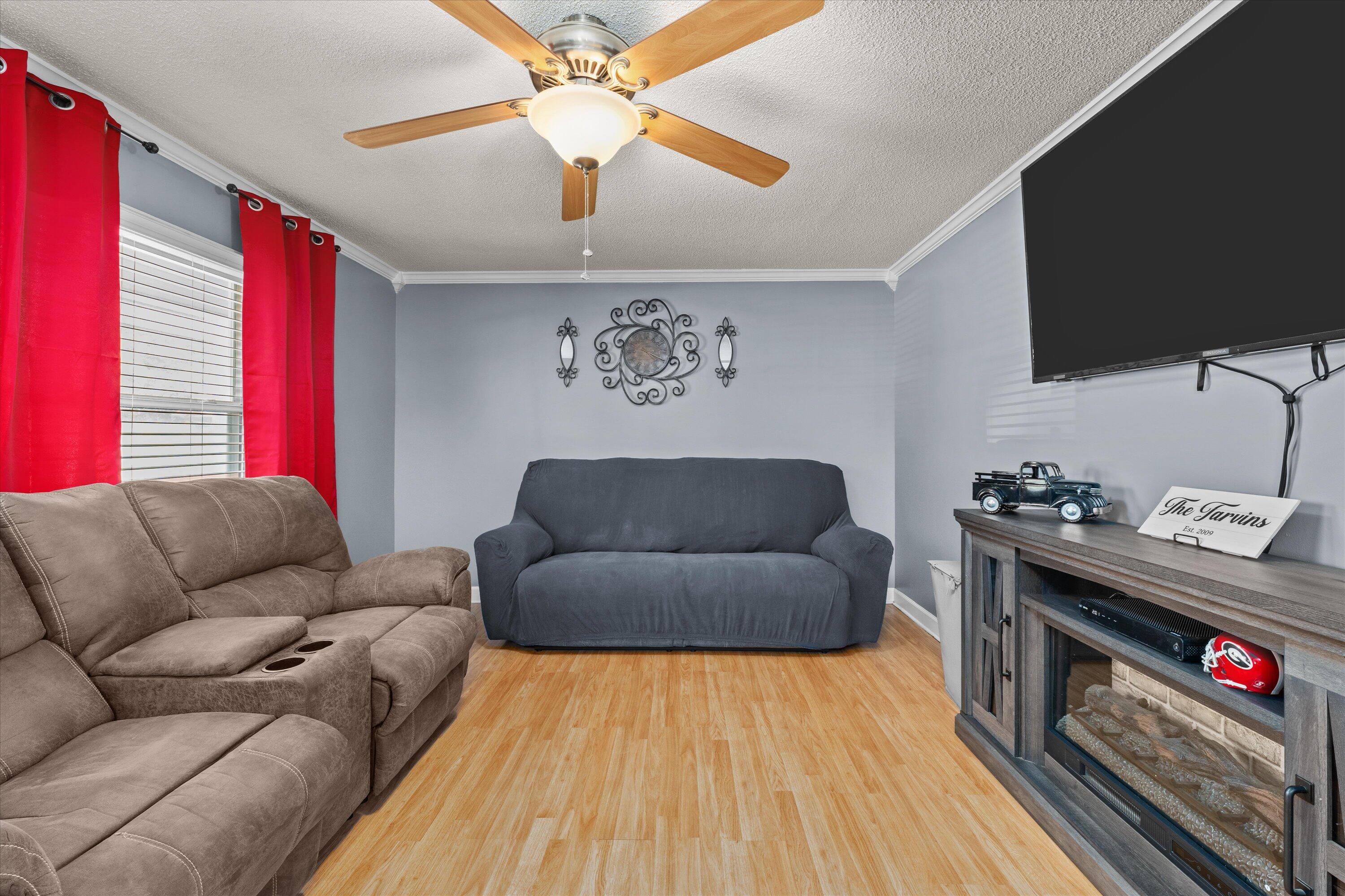 628 HAMPTON CIRCLE Circle