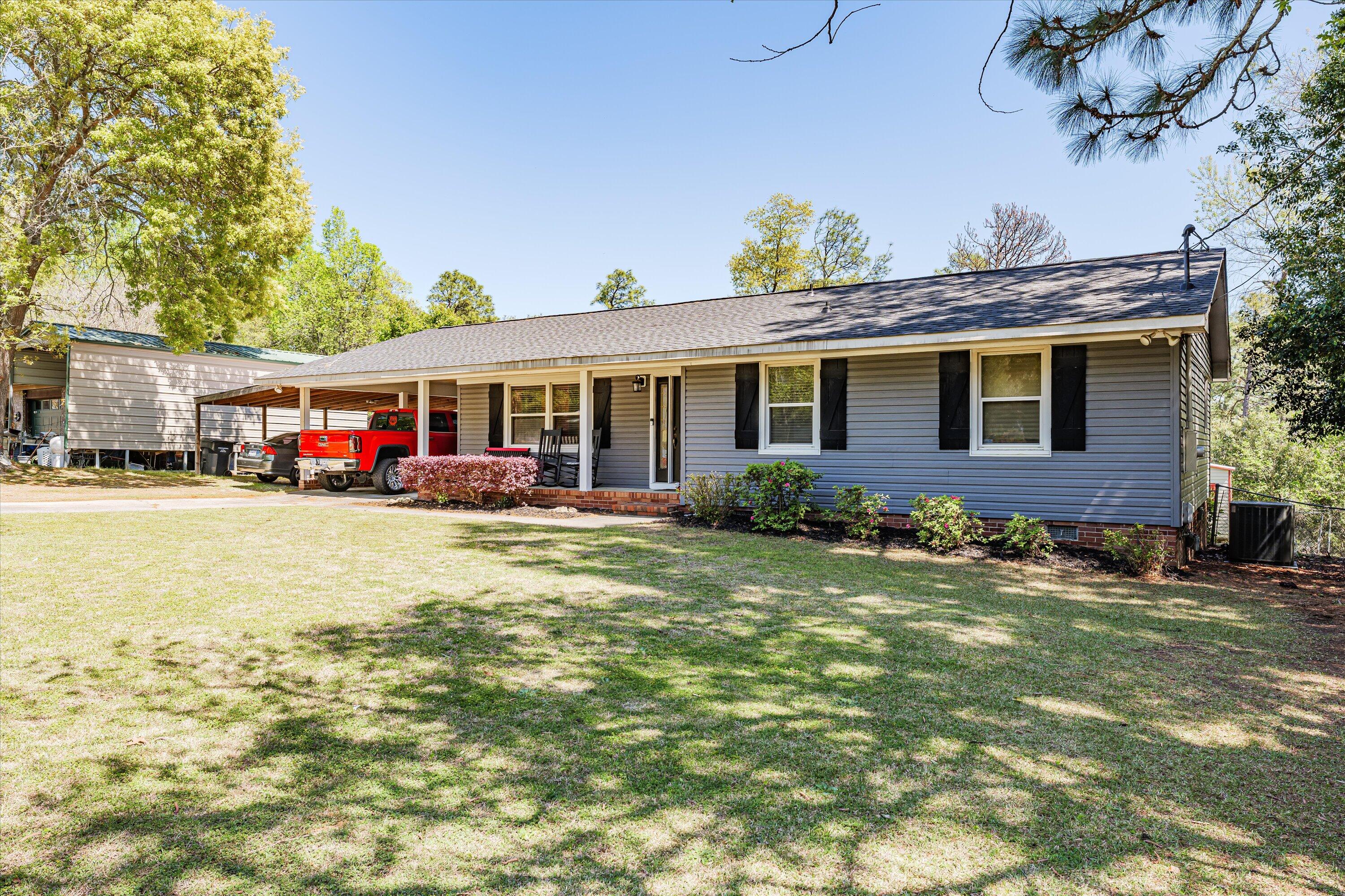 628 HAMPTON CIRCLE Circle