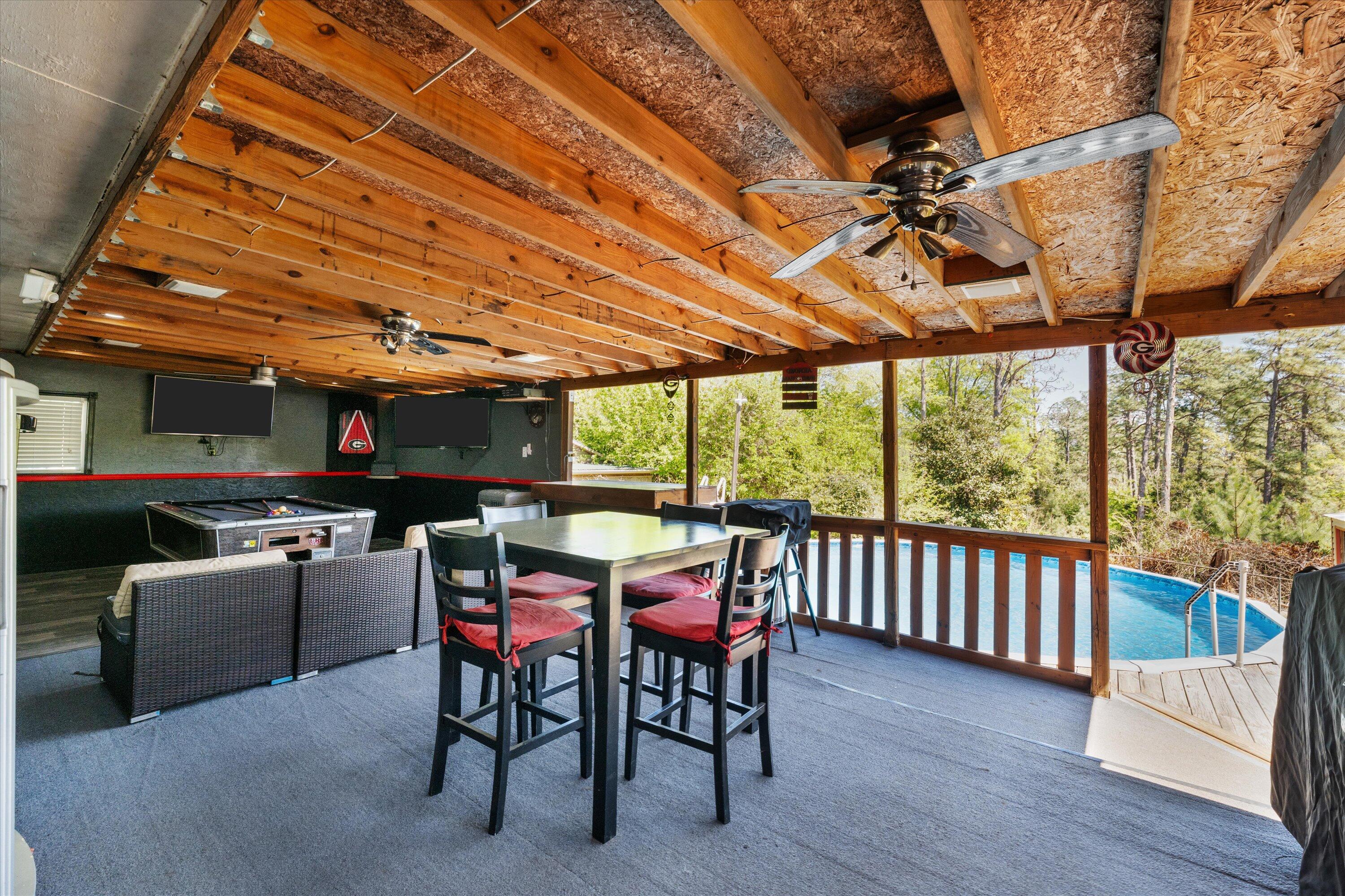 628 HAMPTON CIRCLE Circle