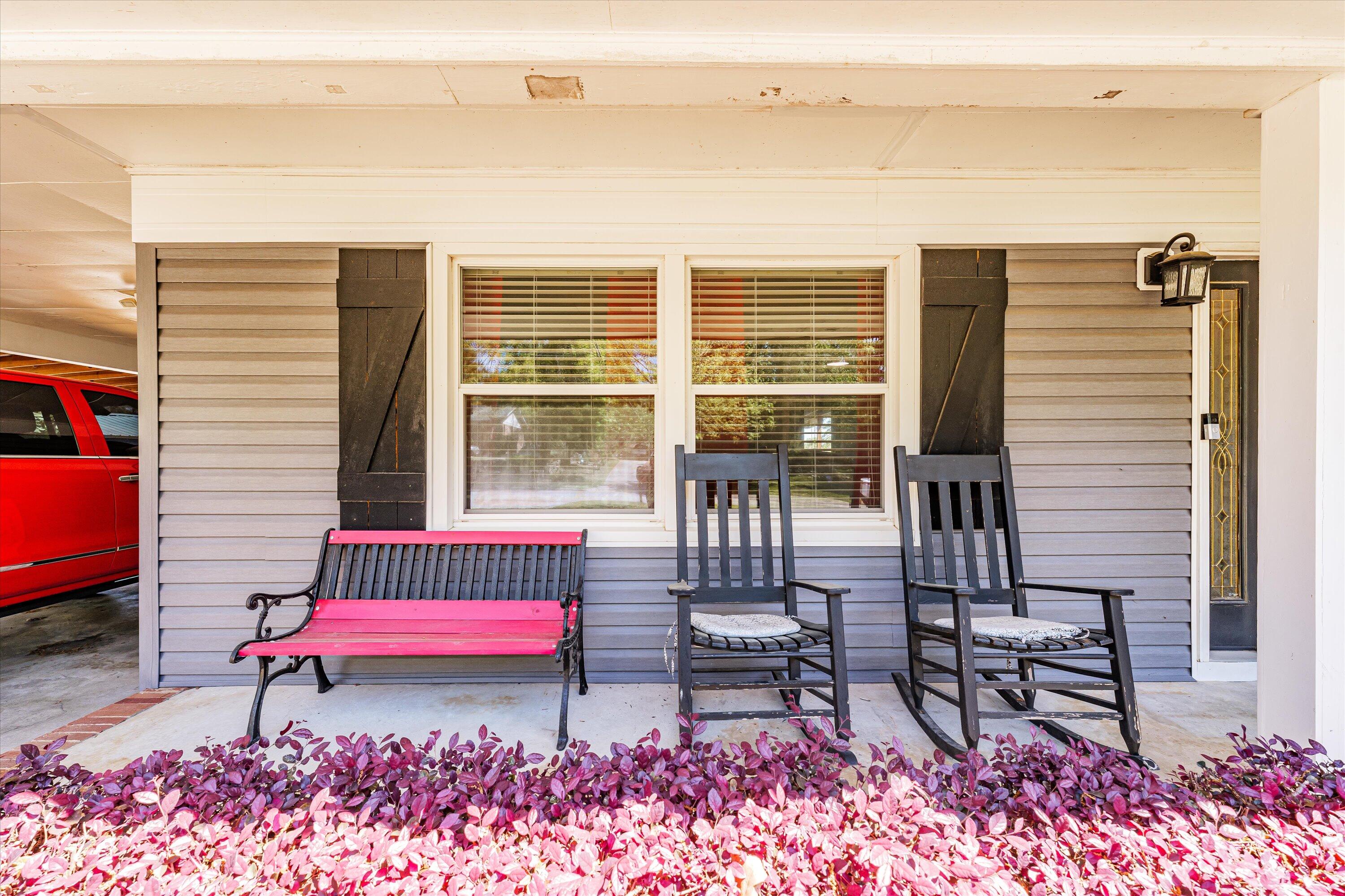 628 HAMPTON CIRCLE Circle