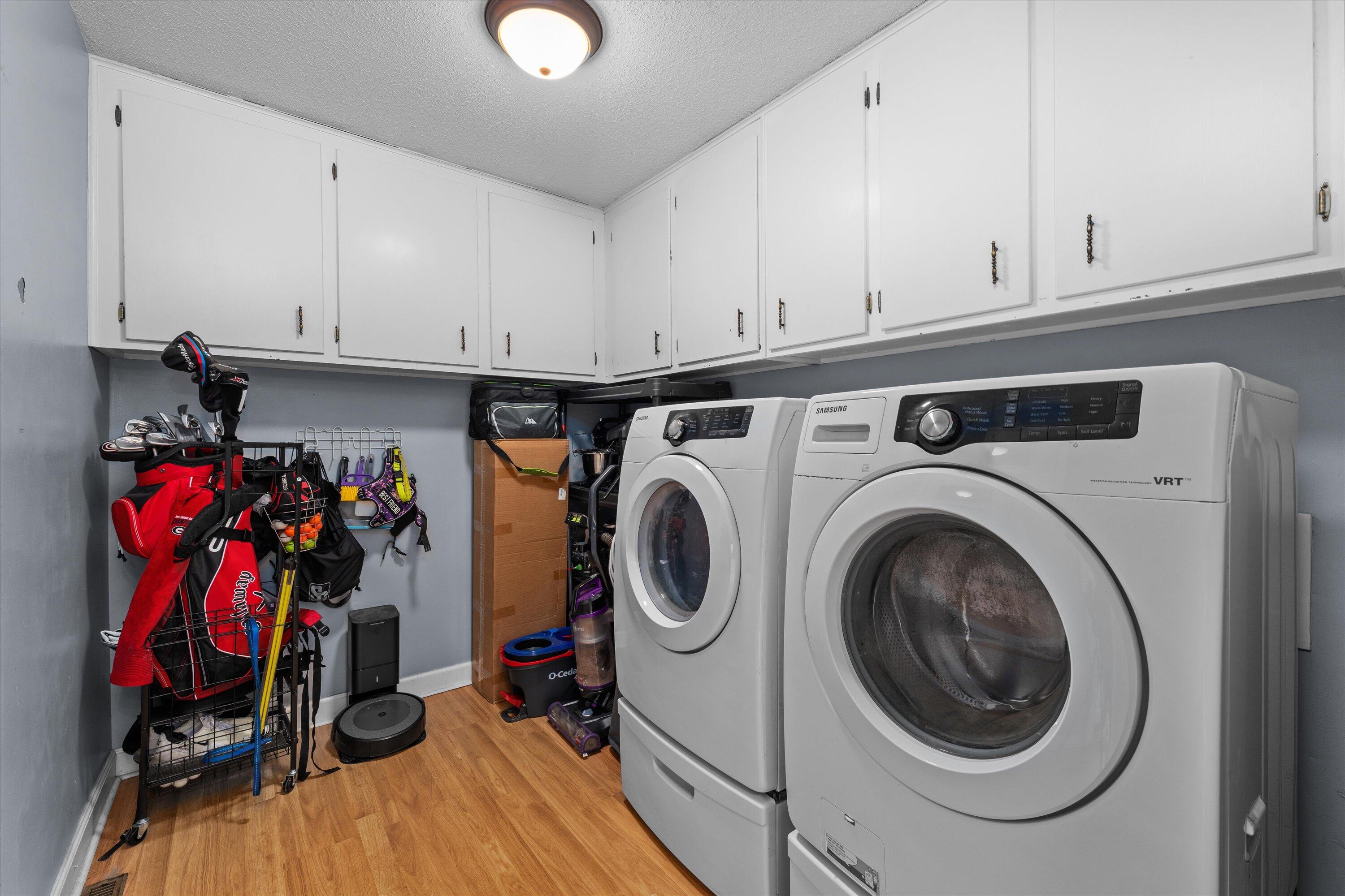 628 HAMPTON CIRCLE Circle