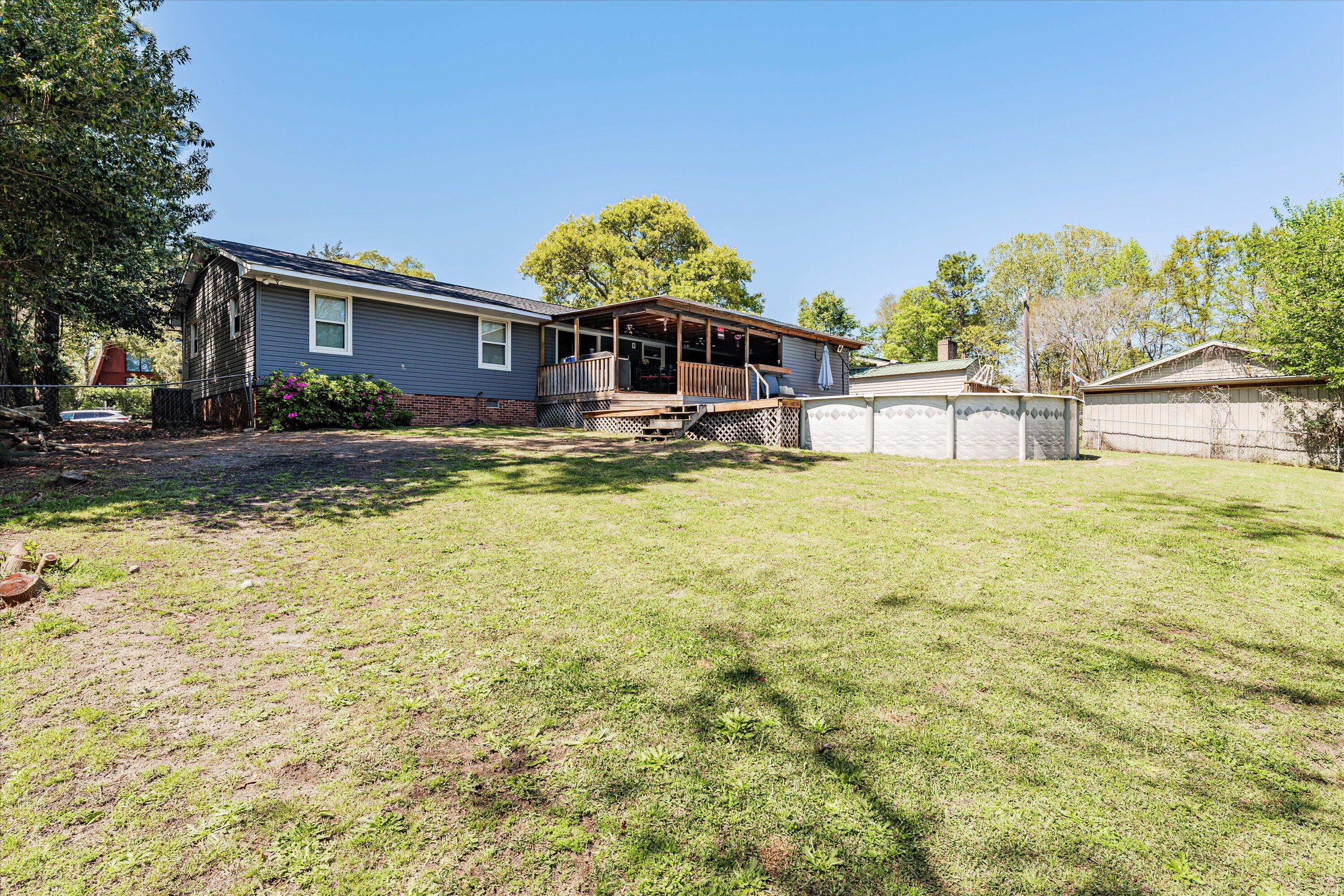 628 HAMPTON CIRCLE Circle