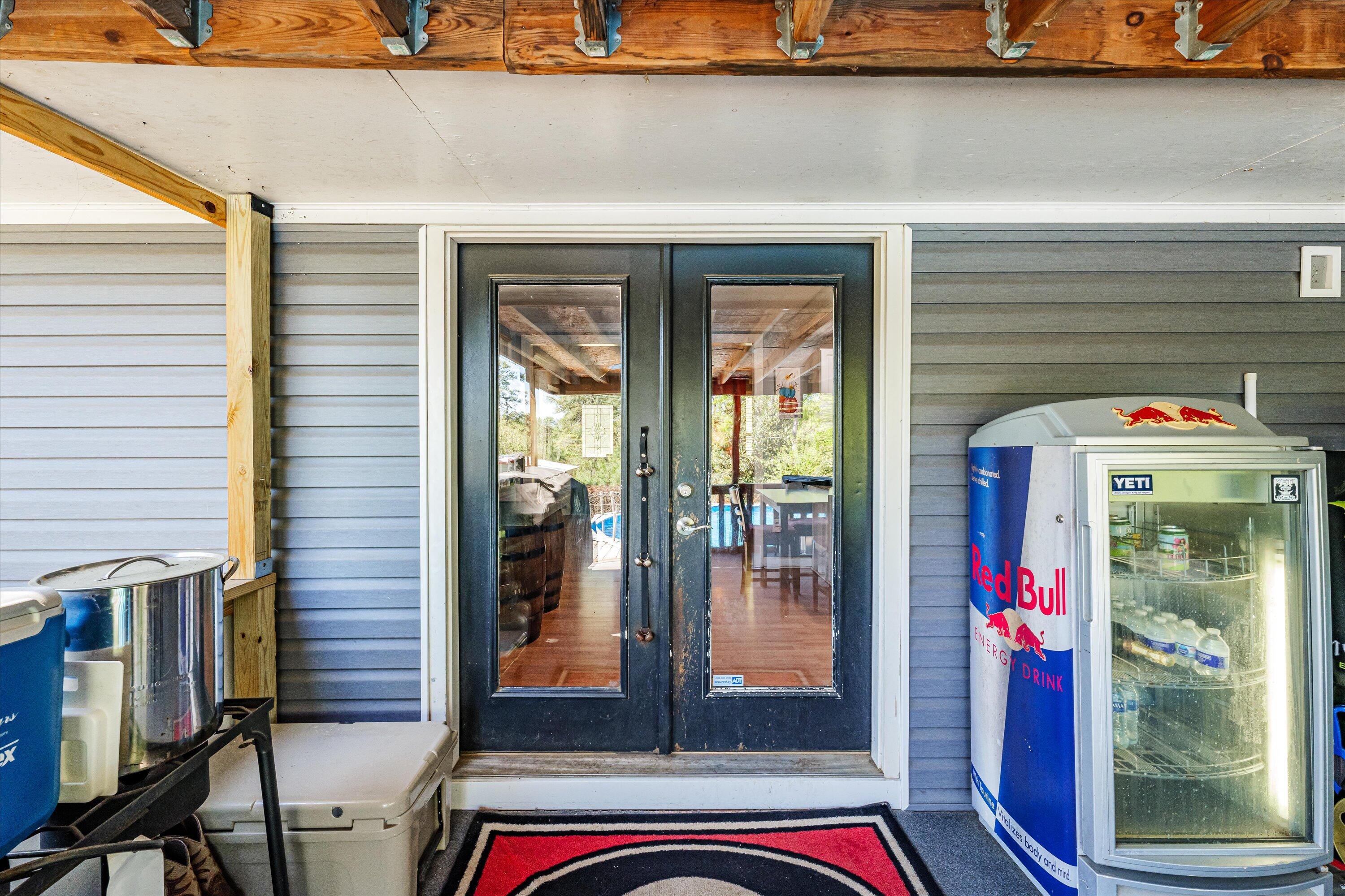 628 HAMPTON CIRCLE Circle