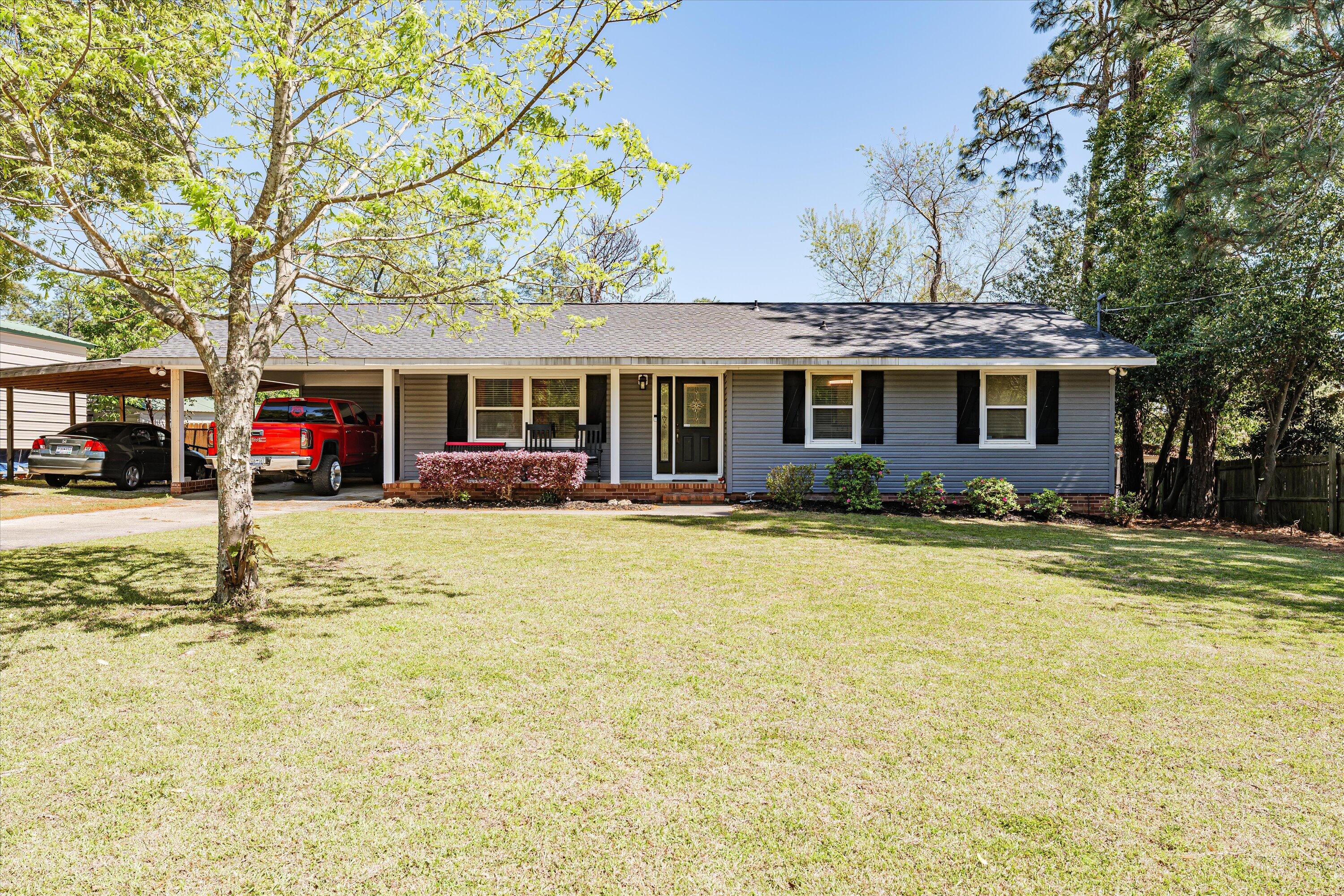 628 HAMPTON CIRCLE Circle