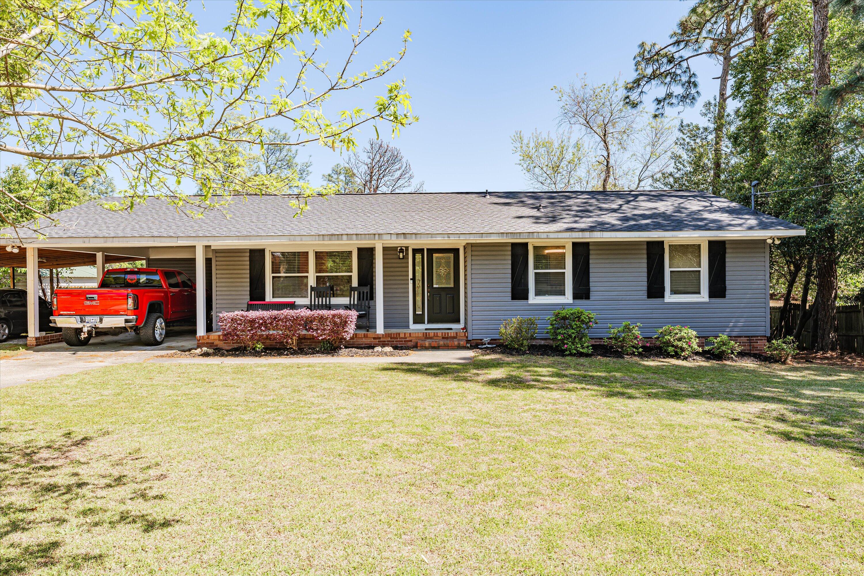 628 HAMPTON CIRCLE Circle