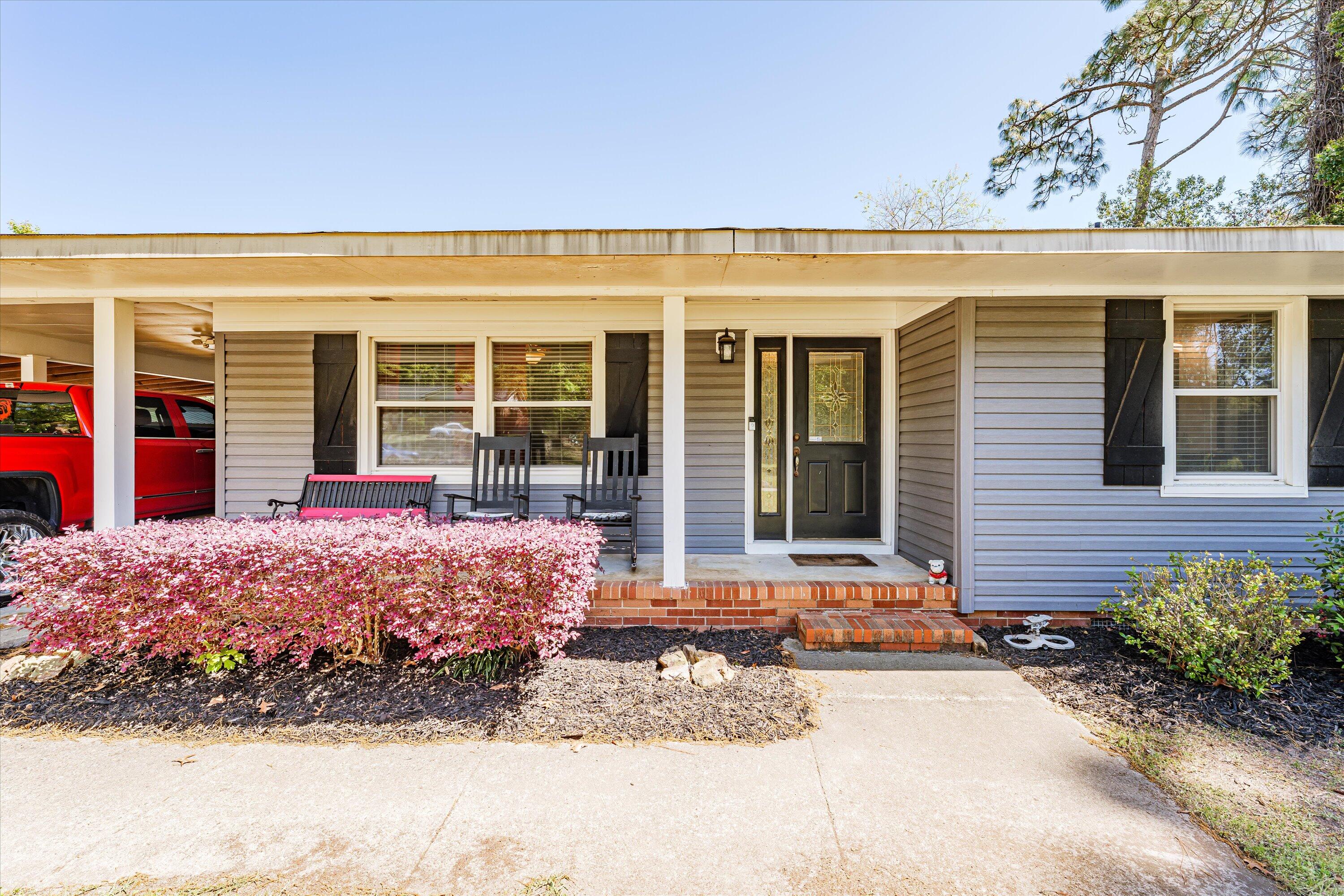 628 HAMPTON CIRCLE Circle