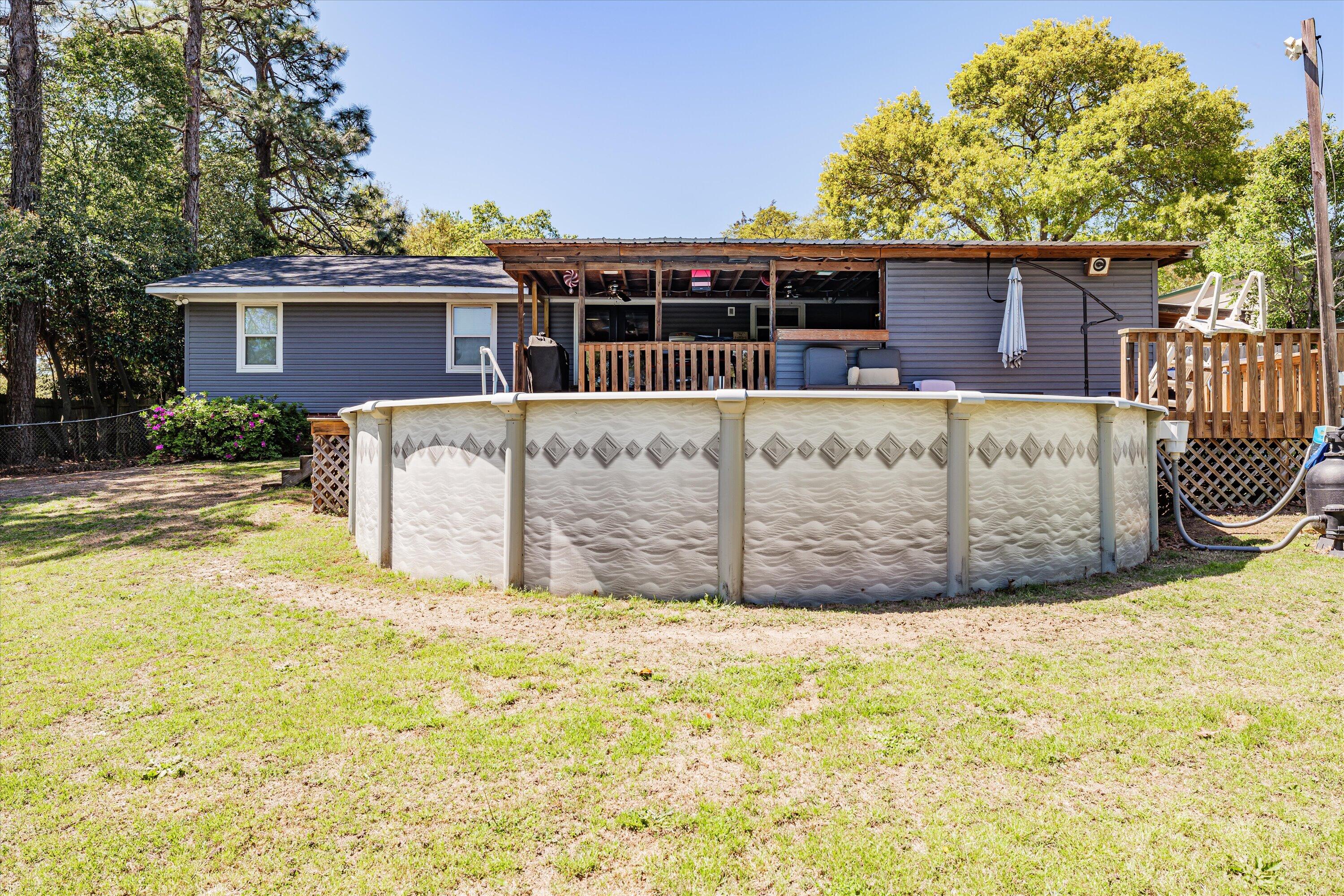 628 HAMPTON CIRCLE Circle