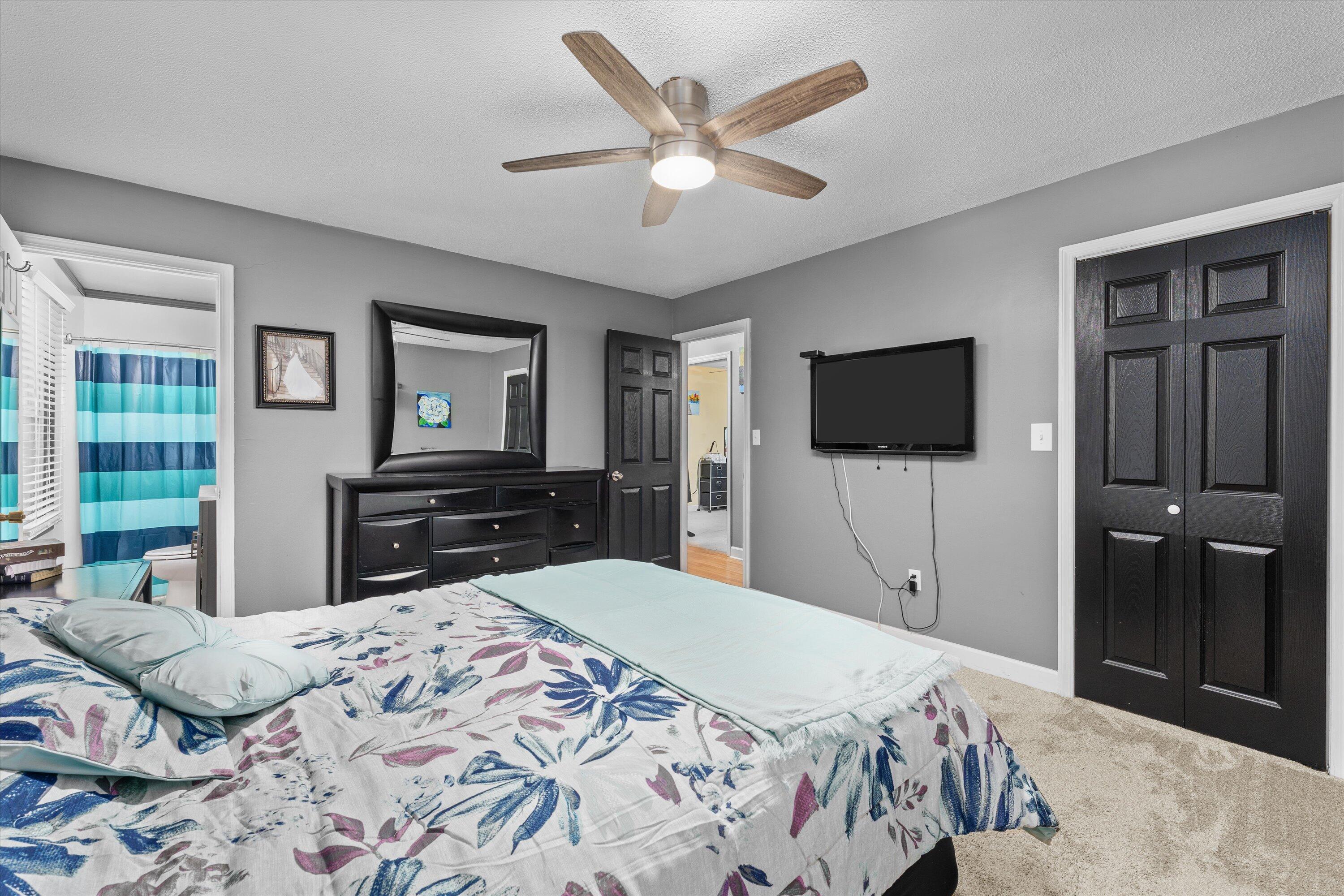 628 HAMPTON CIRCLE Circle