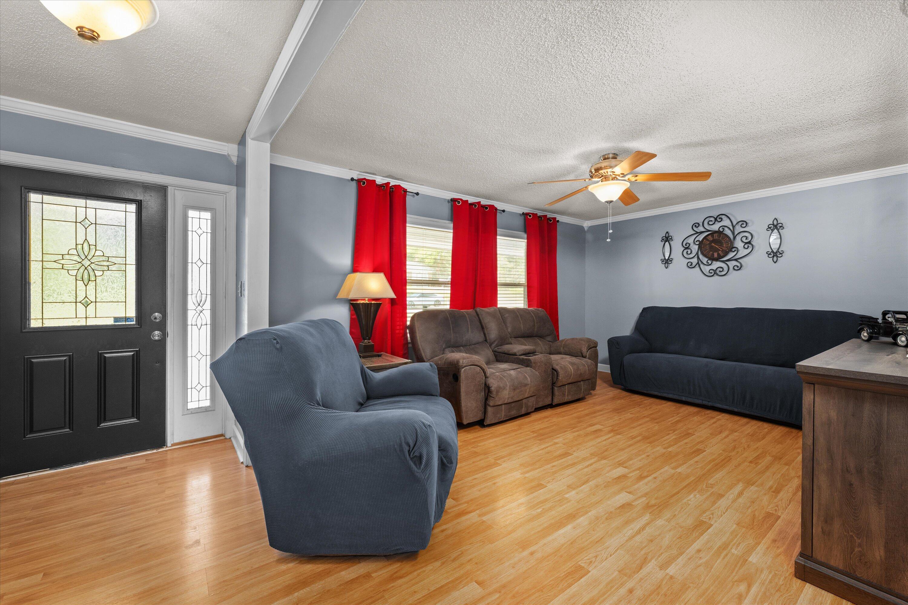 628 HAMPTON CIRCLE Circle