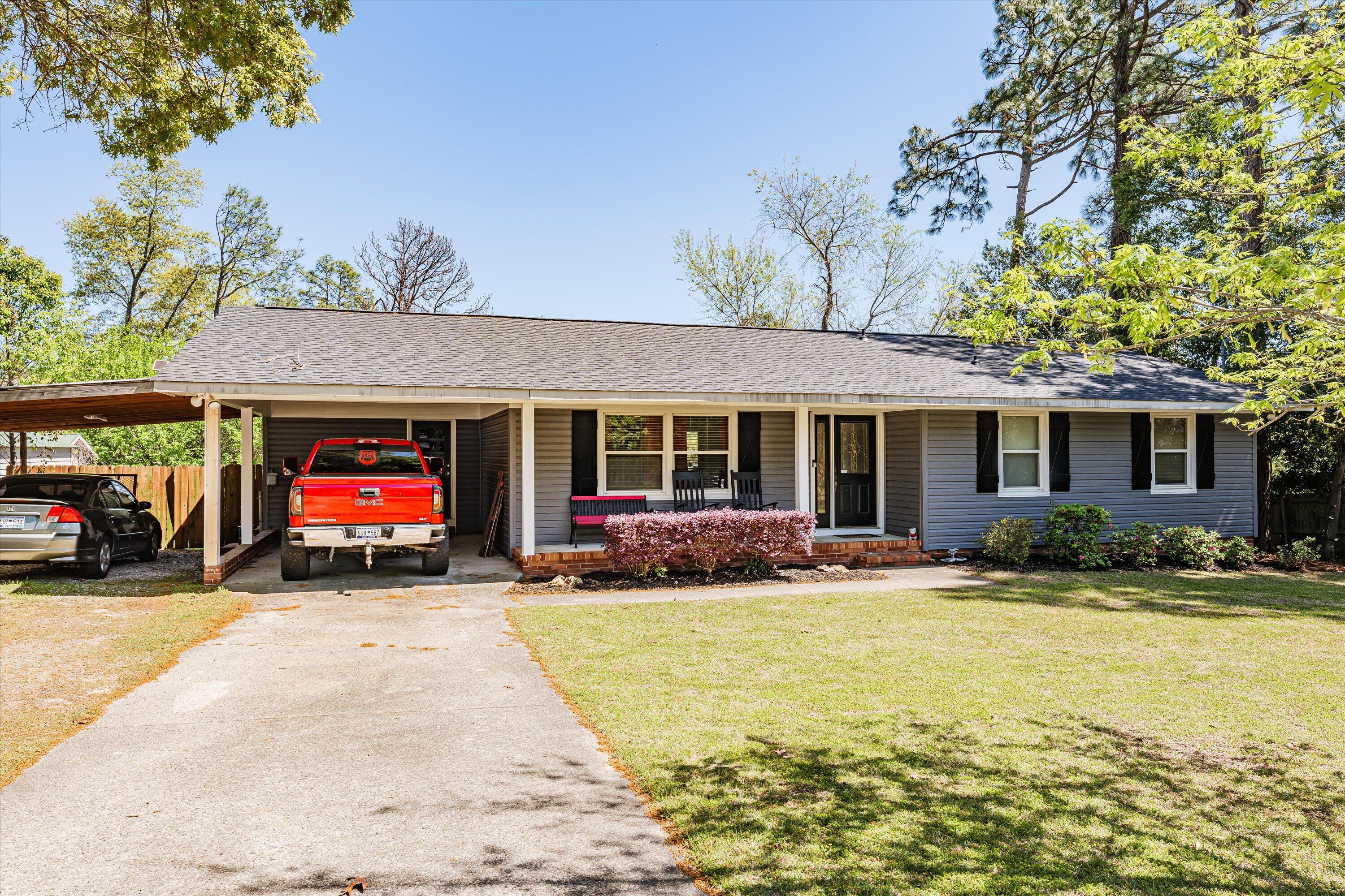 628 HAMPTON CIRCLE Circle