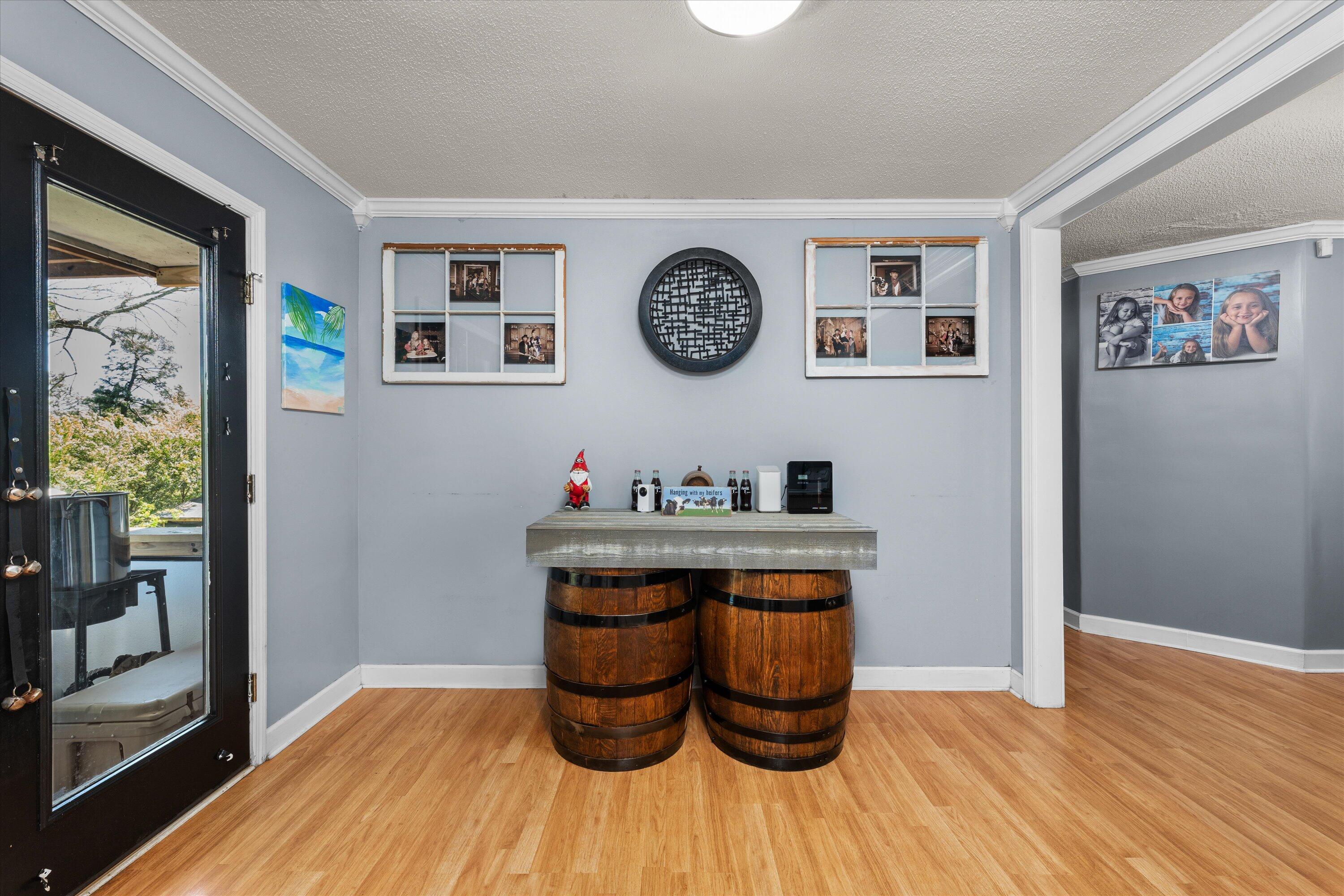 628 HAMPTON CIRCLE Circle