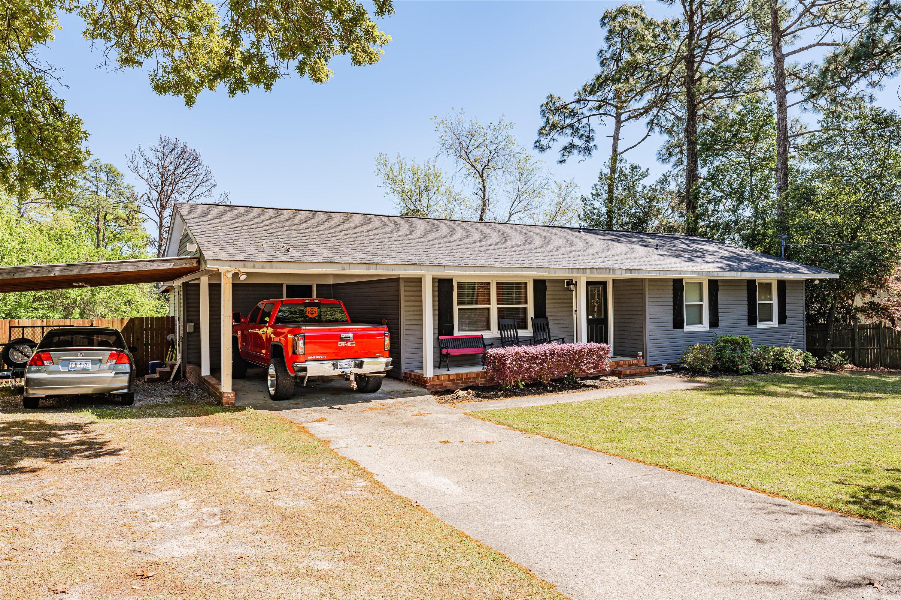 628 HAMPTON CIRCLE Circle