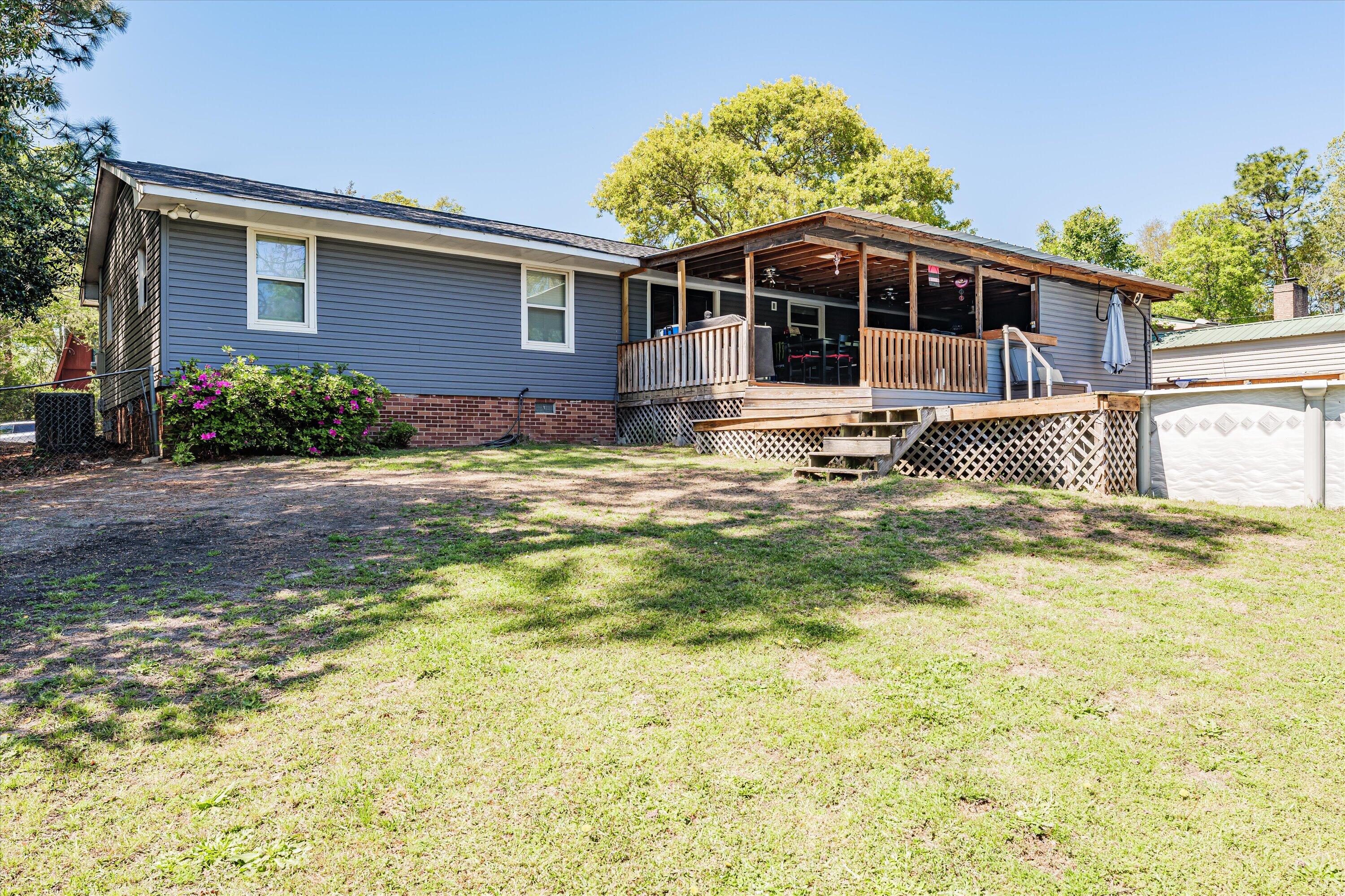 628 HAMPTON CIRCLE Circle