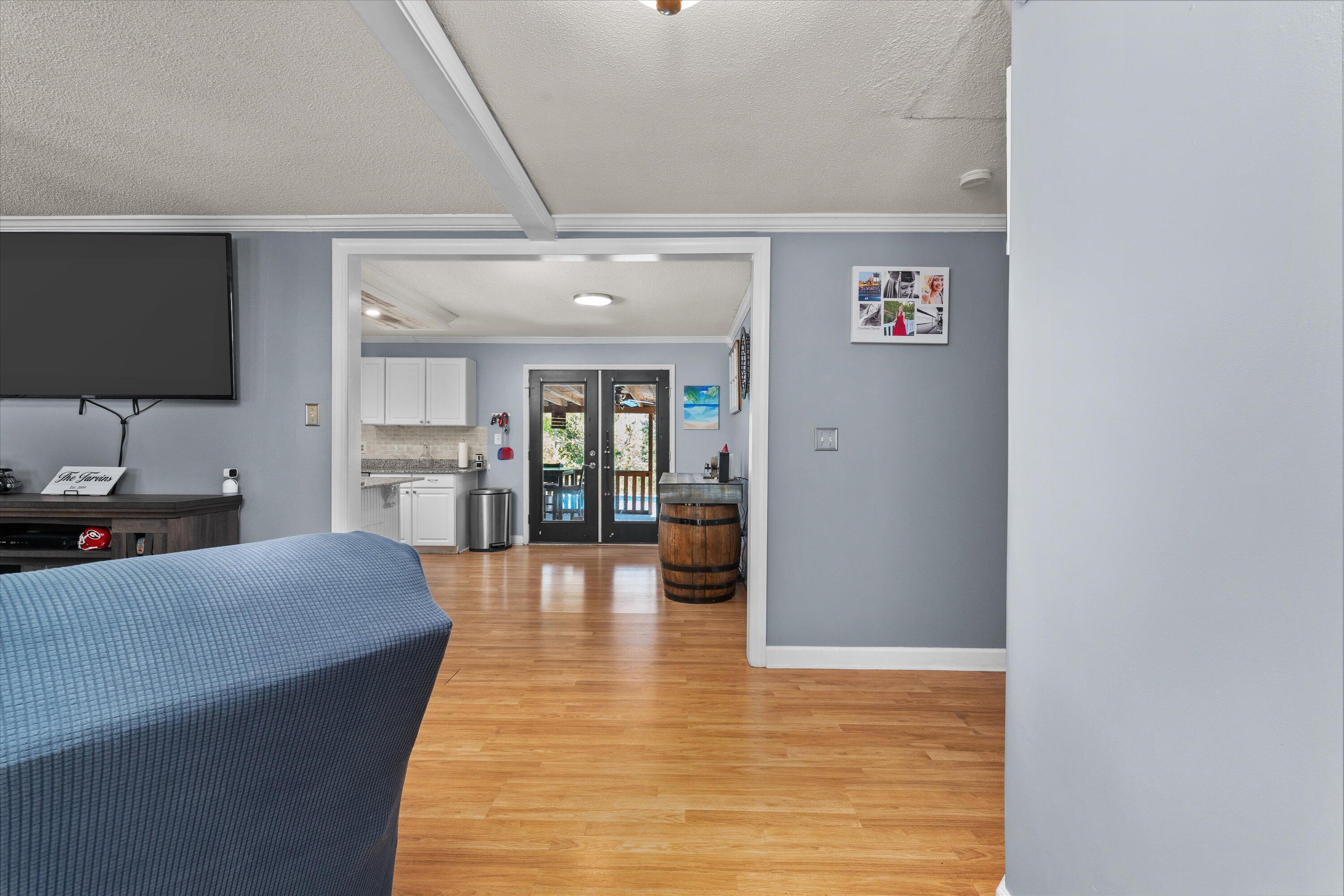 628 HAMPTON CIRCLE Circle