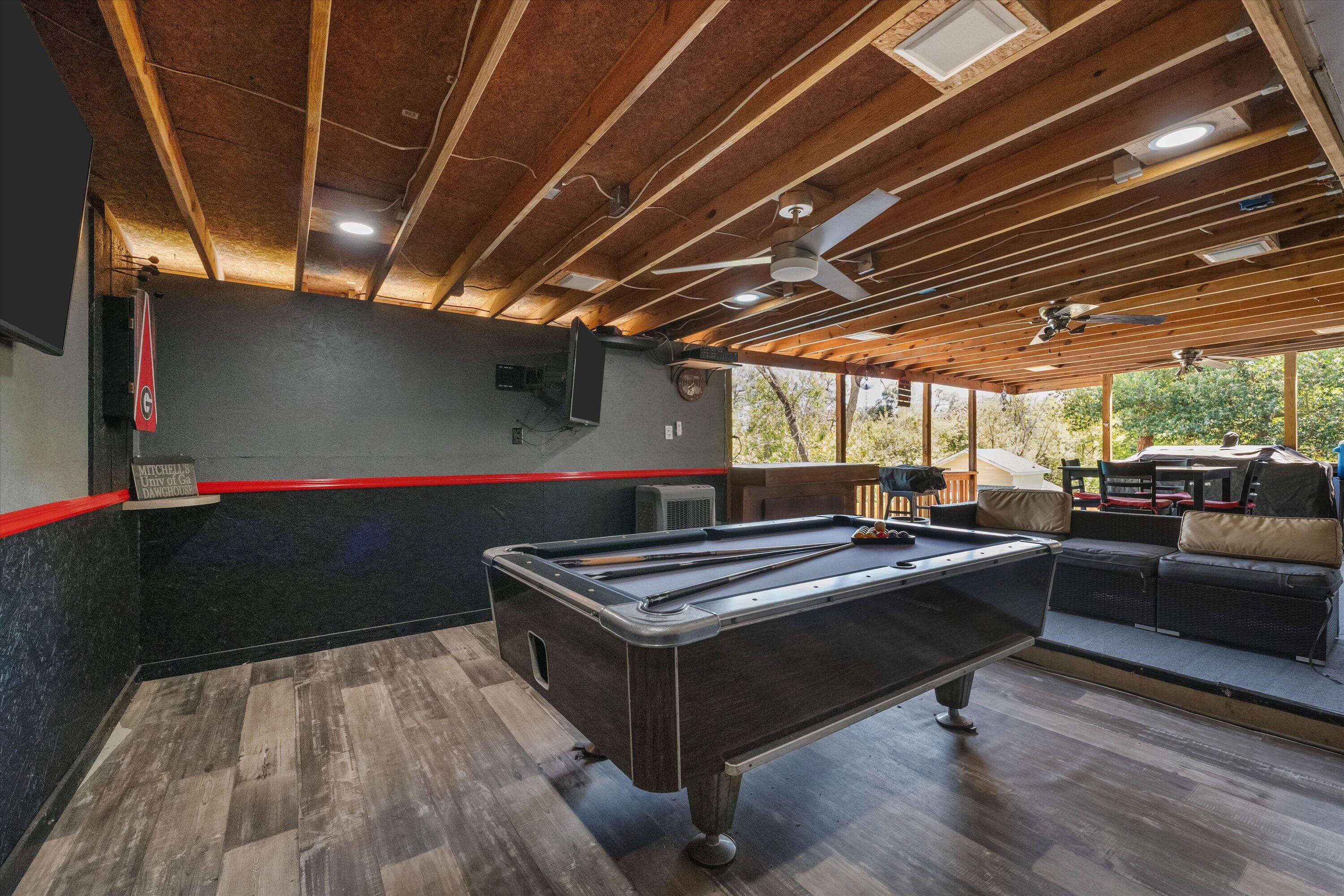 628 HAMPTON CIRCLE Circle