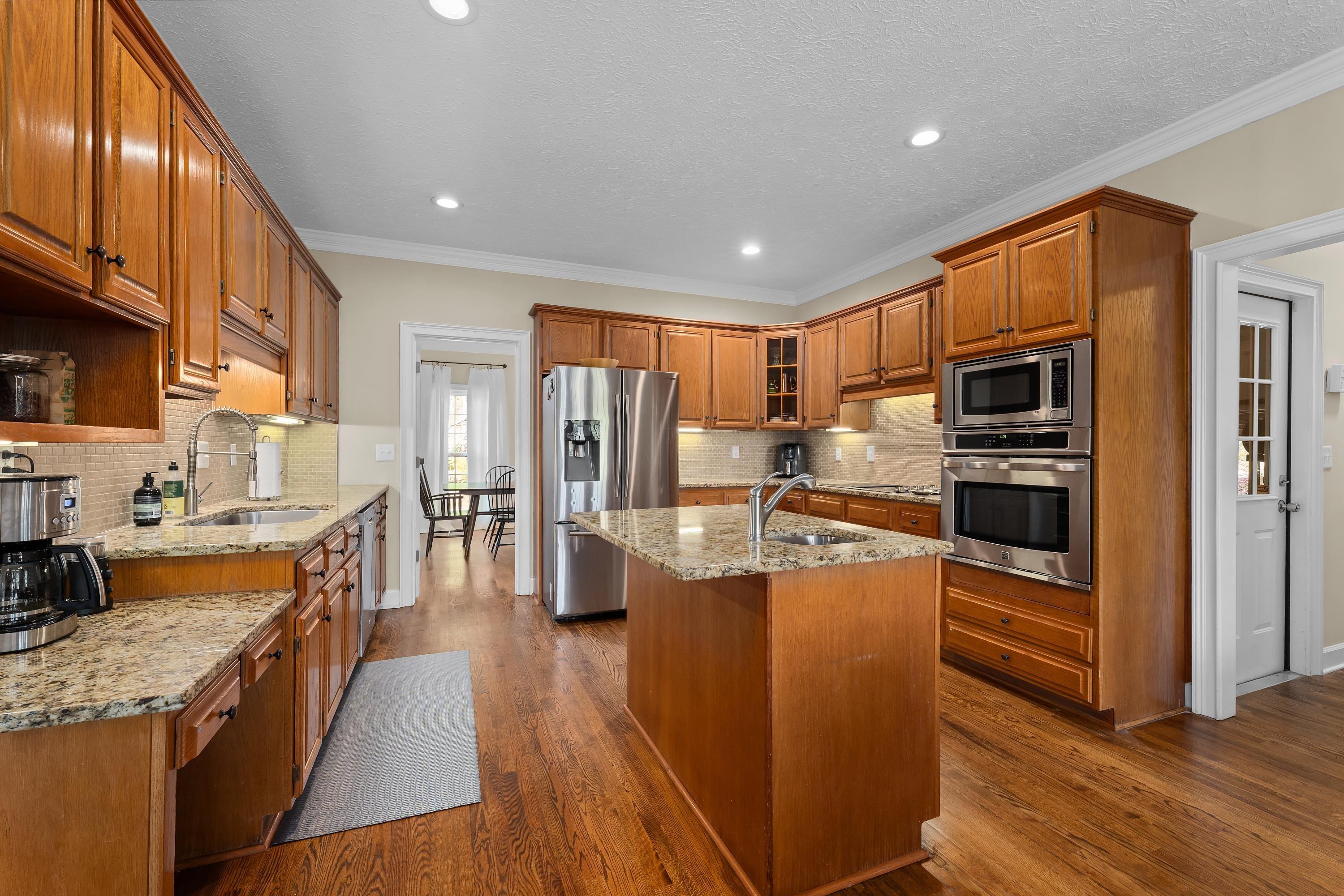 647 WHITEWOOD WAY Way