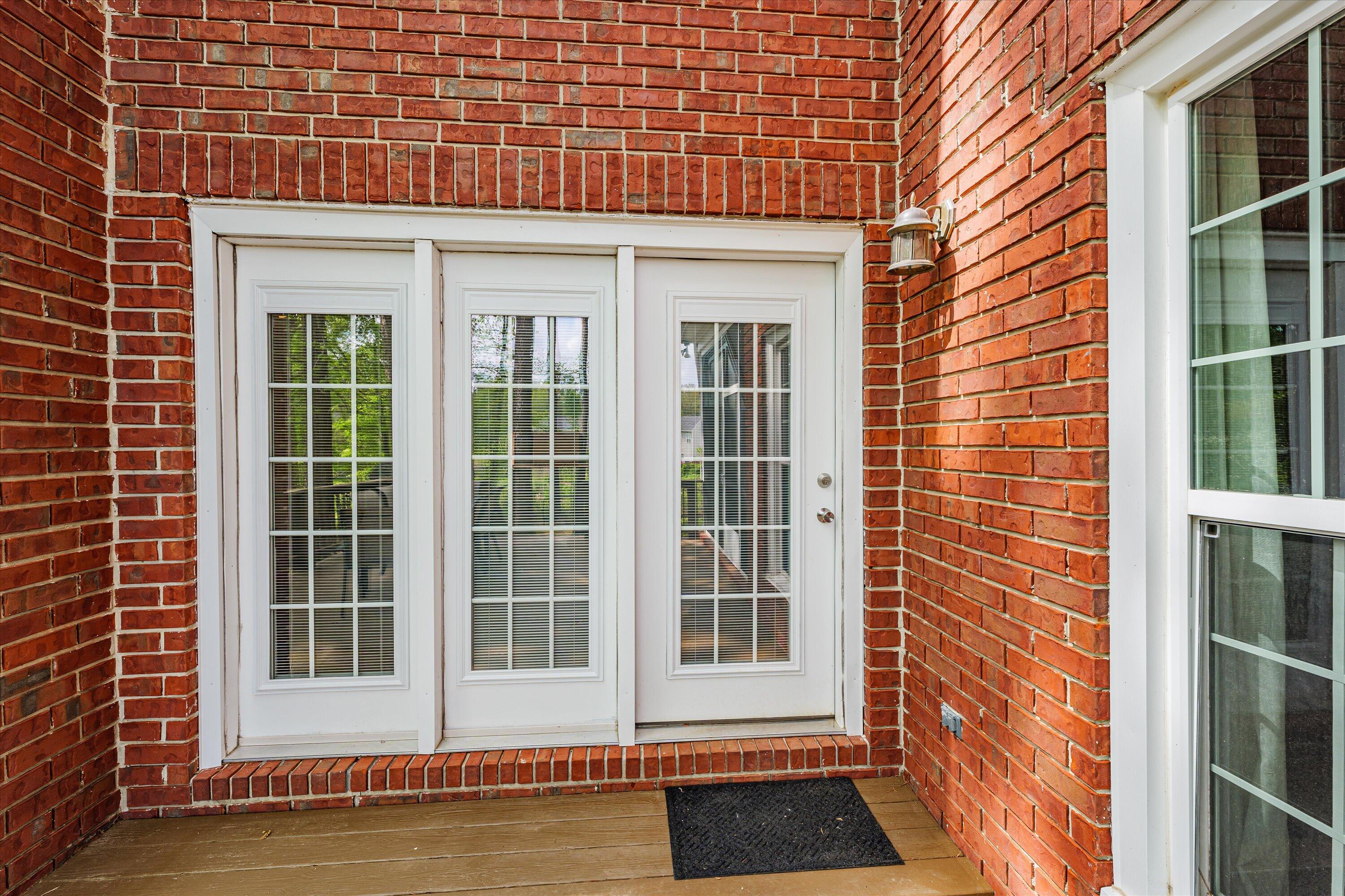 647 WHITEWOOD WAY Way