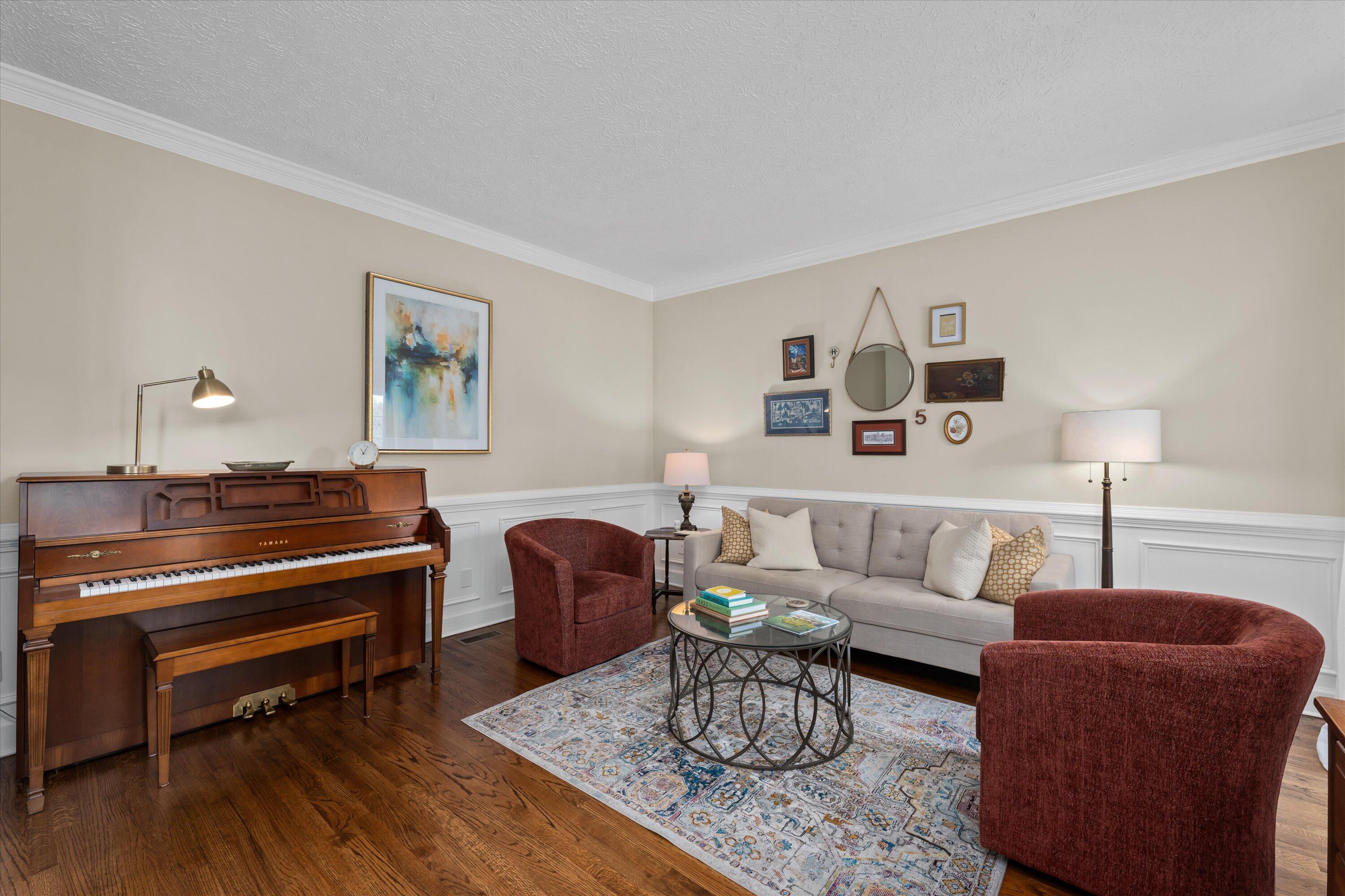 647 WHITEWOOD WAY Way