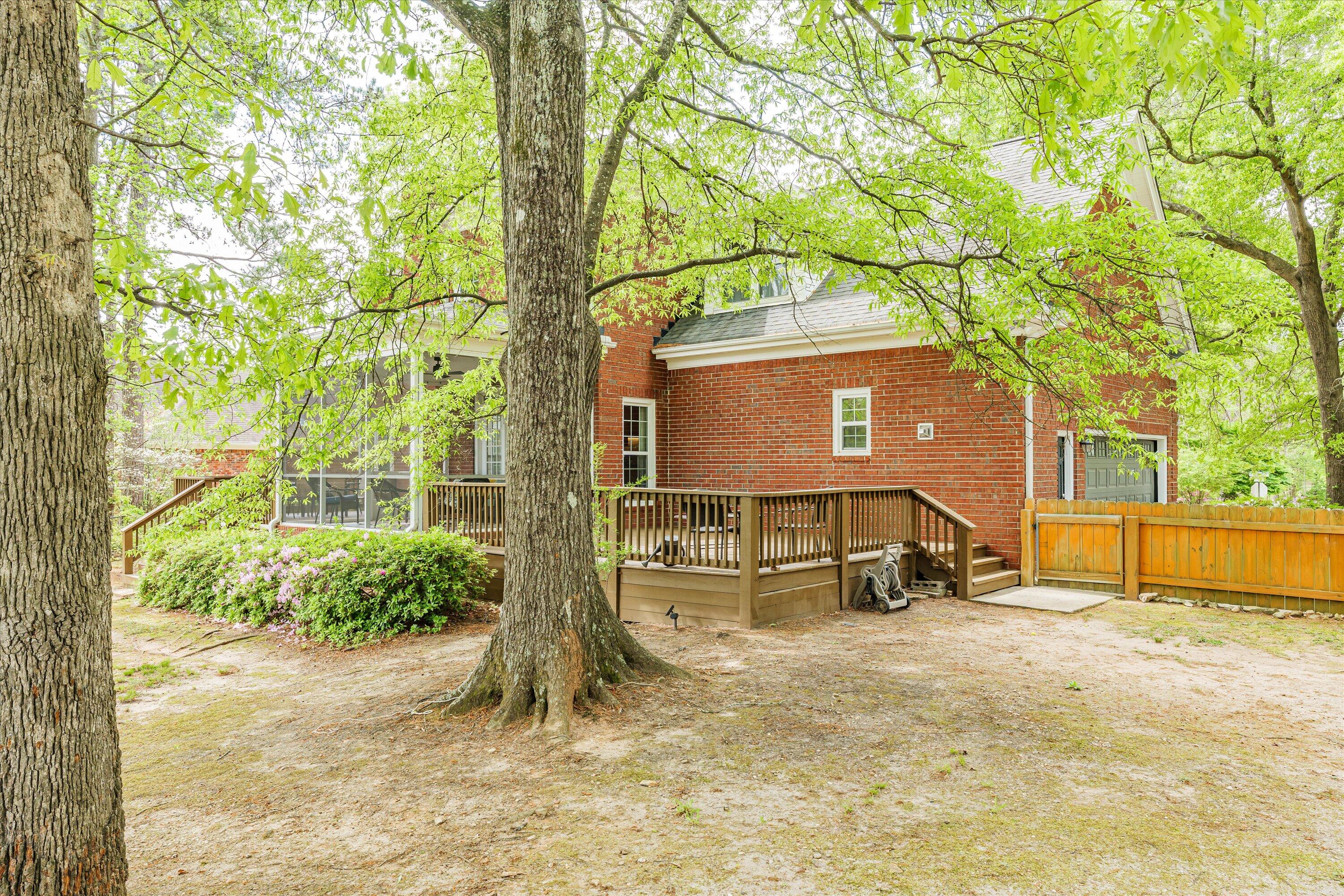 647 WHITEWOOD WAY Way