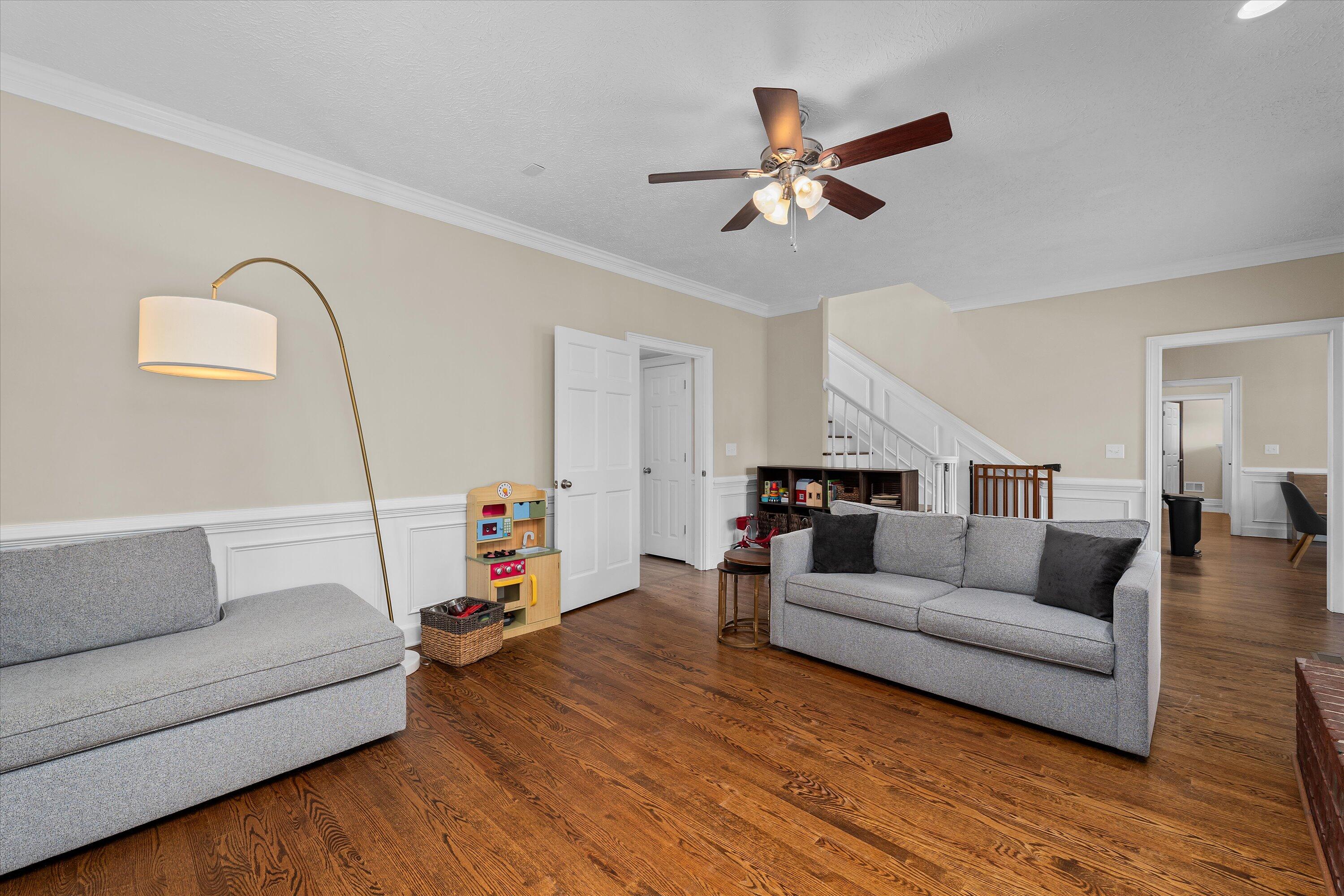 647 WHITEWOOD WAY Way