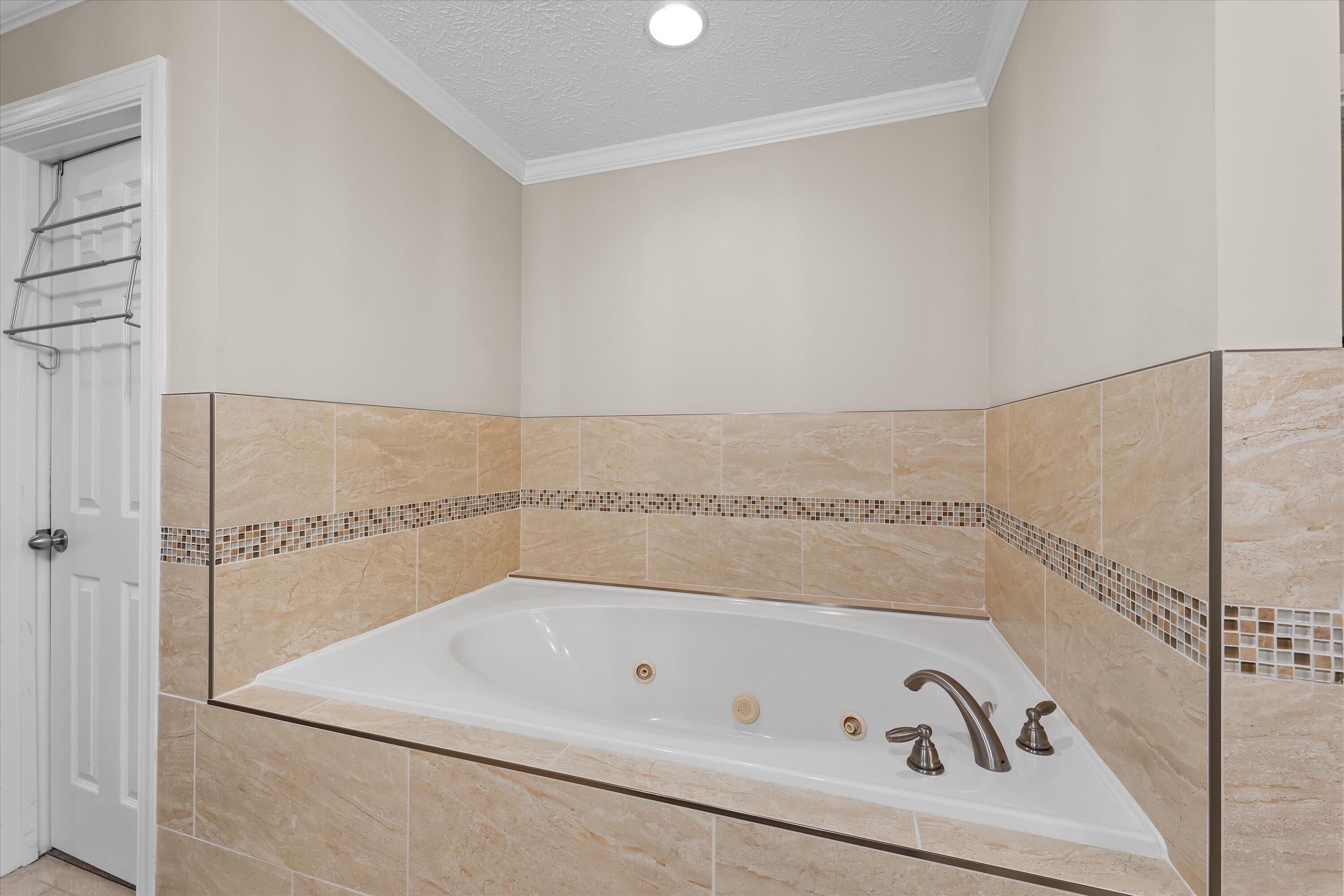 647 WHITEWOOD WAY Way