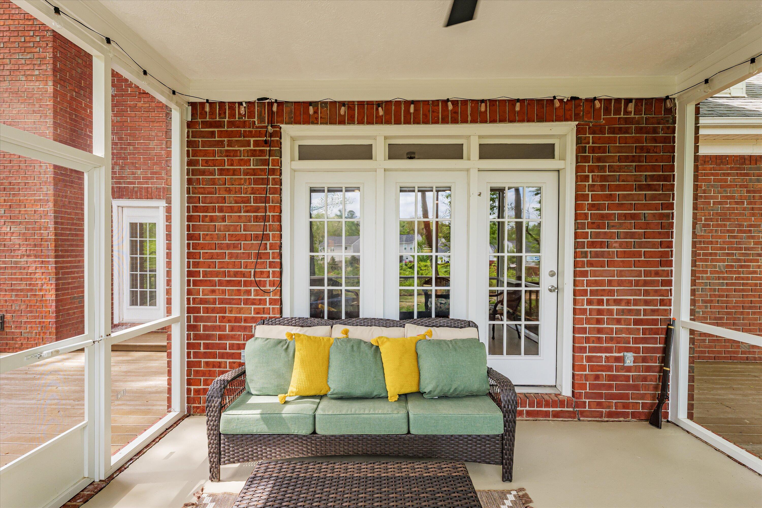 647 WHITEWOOD WAY Way