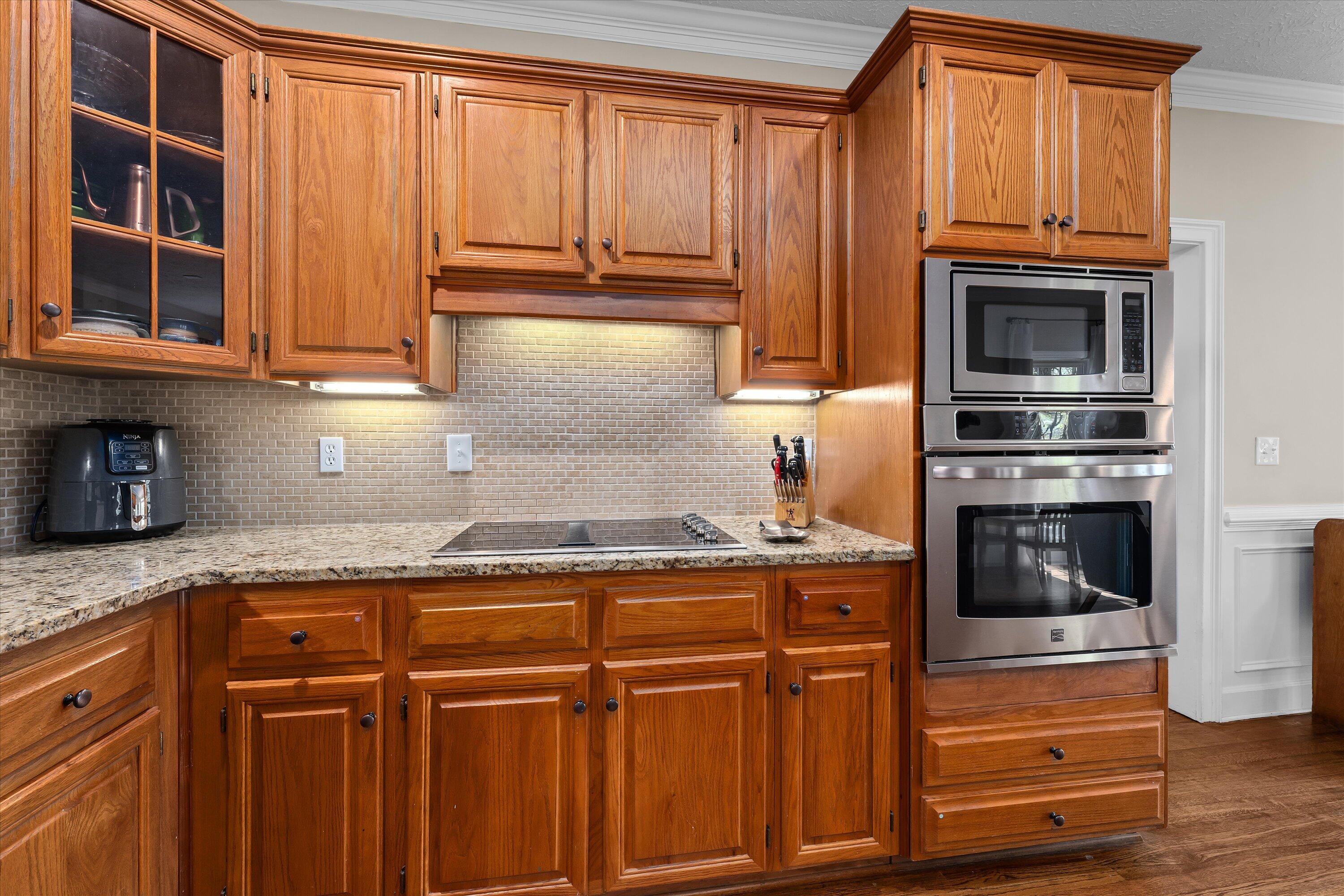 647 WHITEWOOD WAY Way