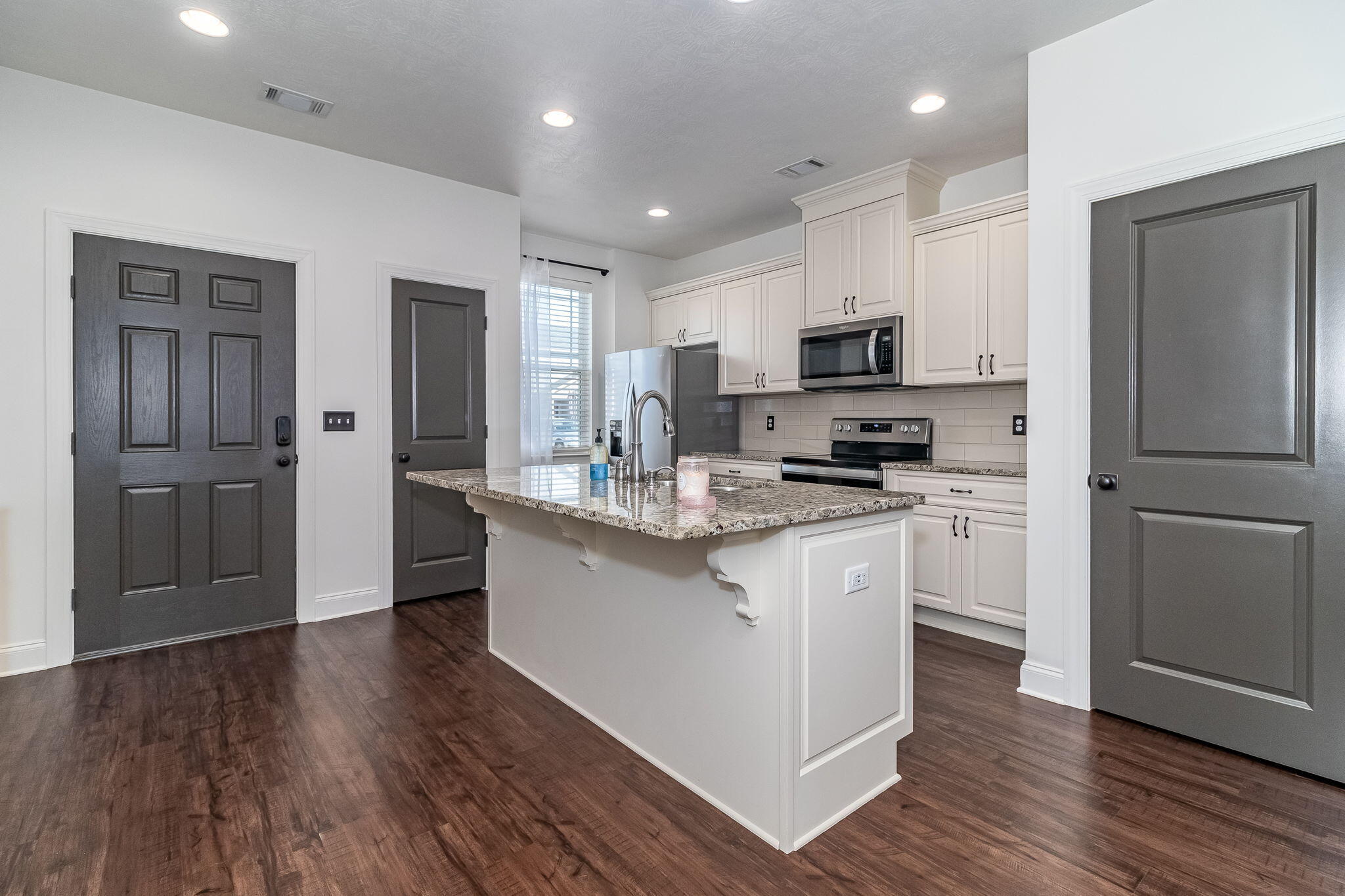 1872 BUTTERNUT DRIVE