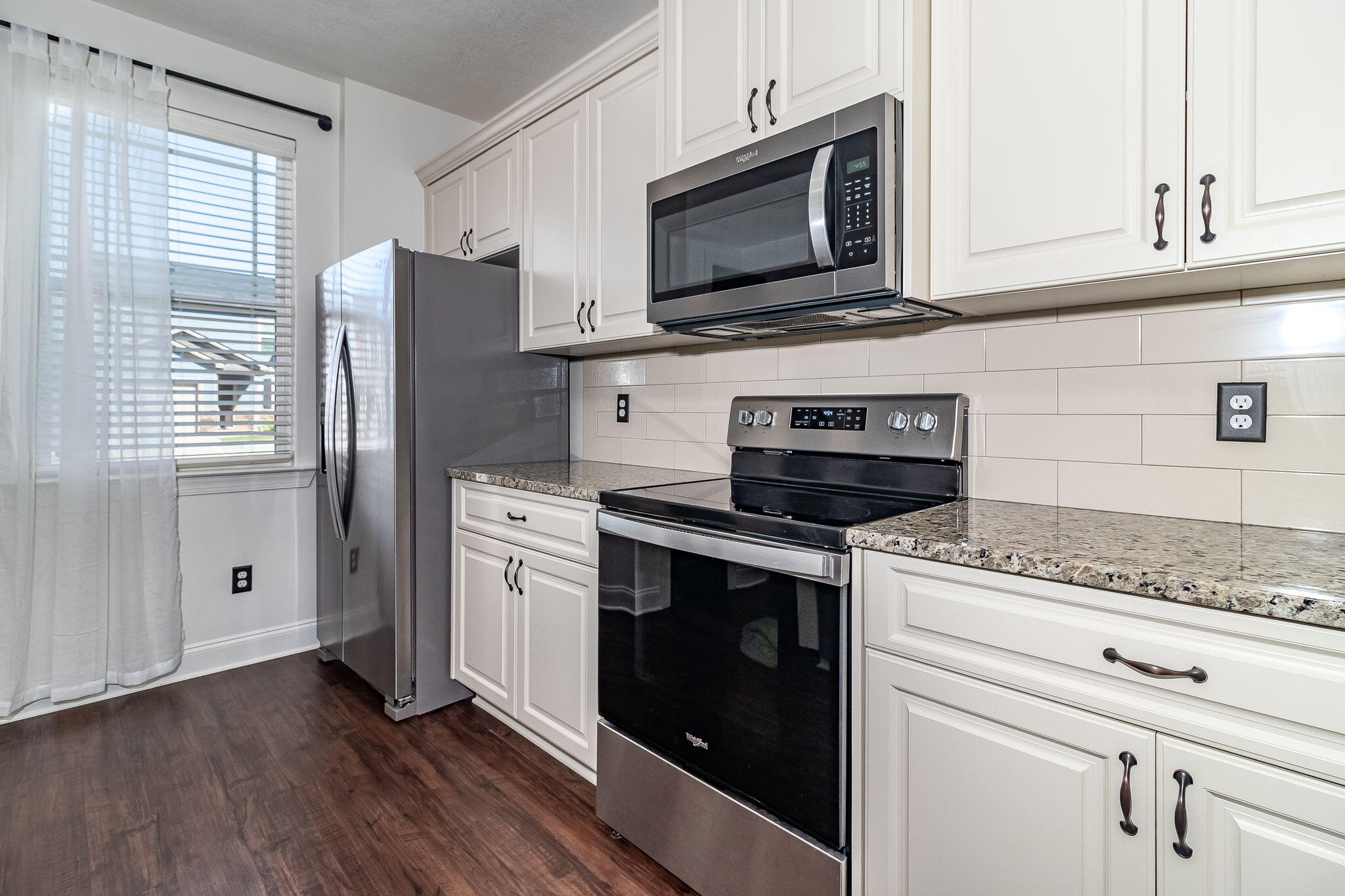 1872 BUTTERNUT DRIVE