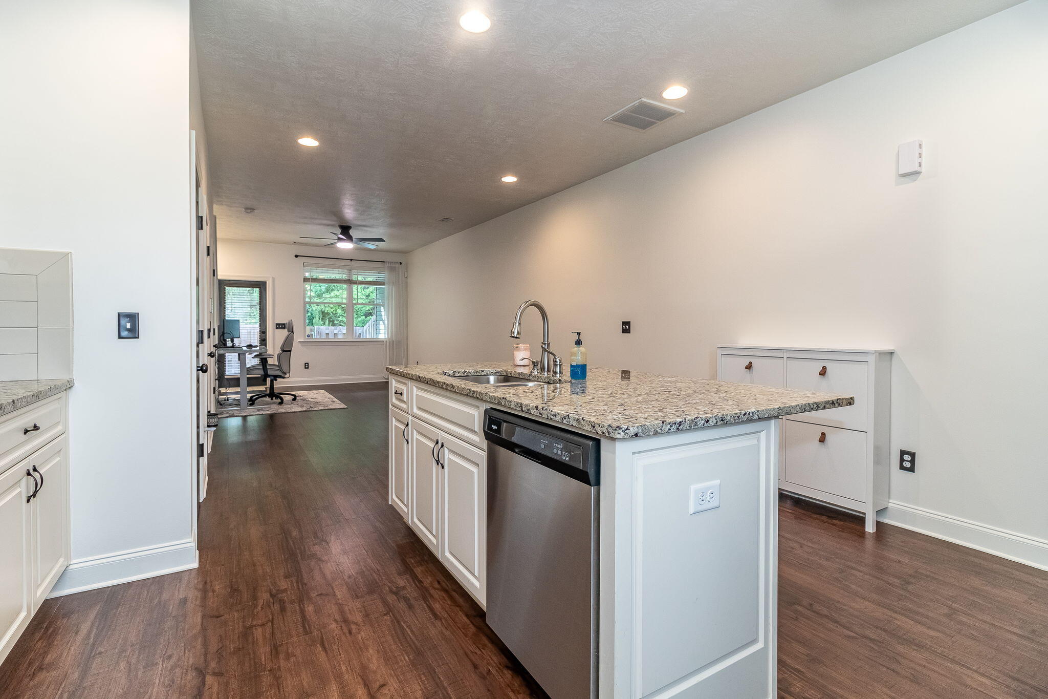 1872 BUTTERNUT DRIVE