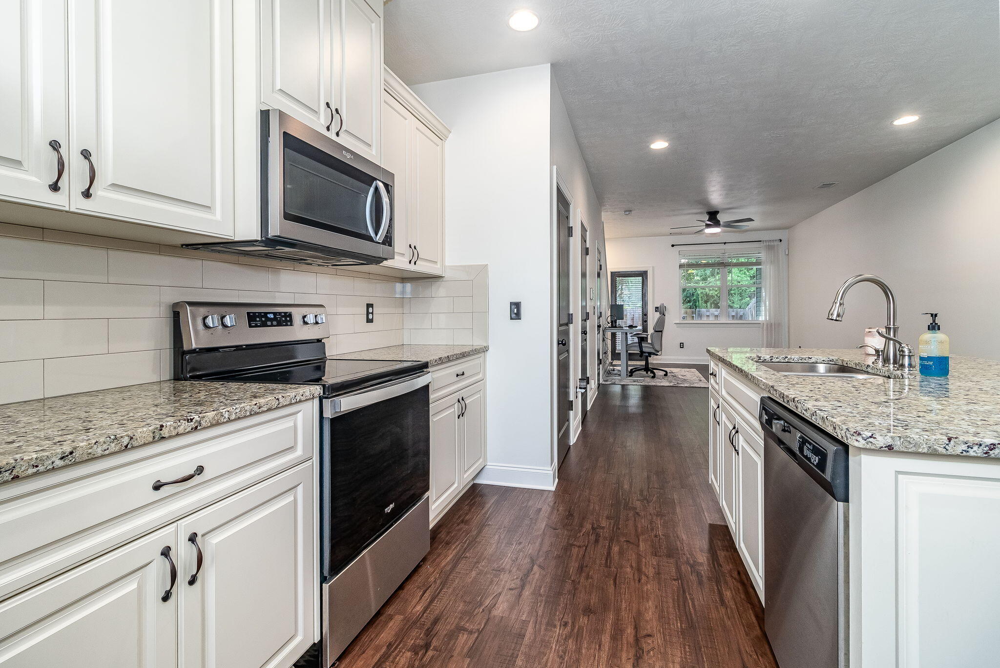 1872 BUTTERNUT DRIVE