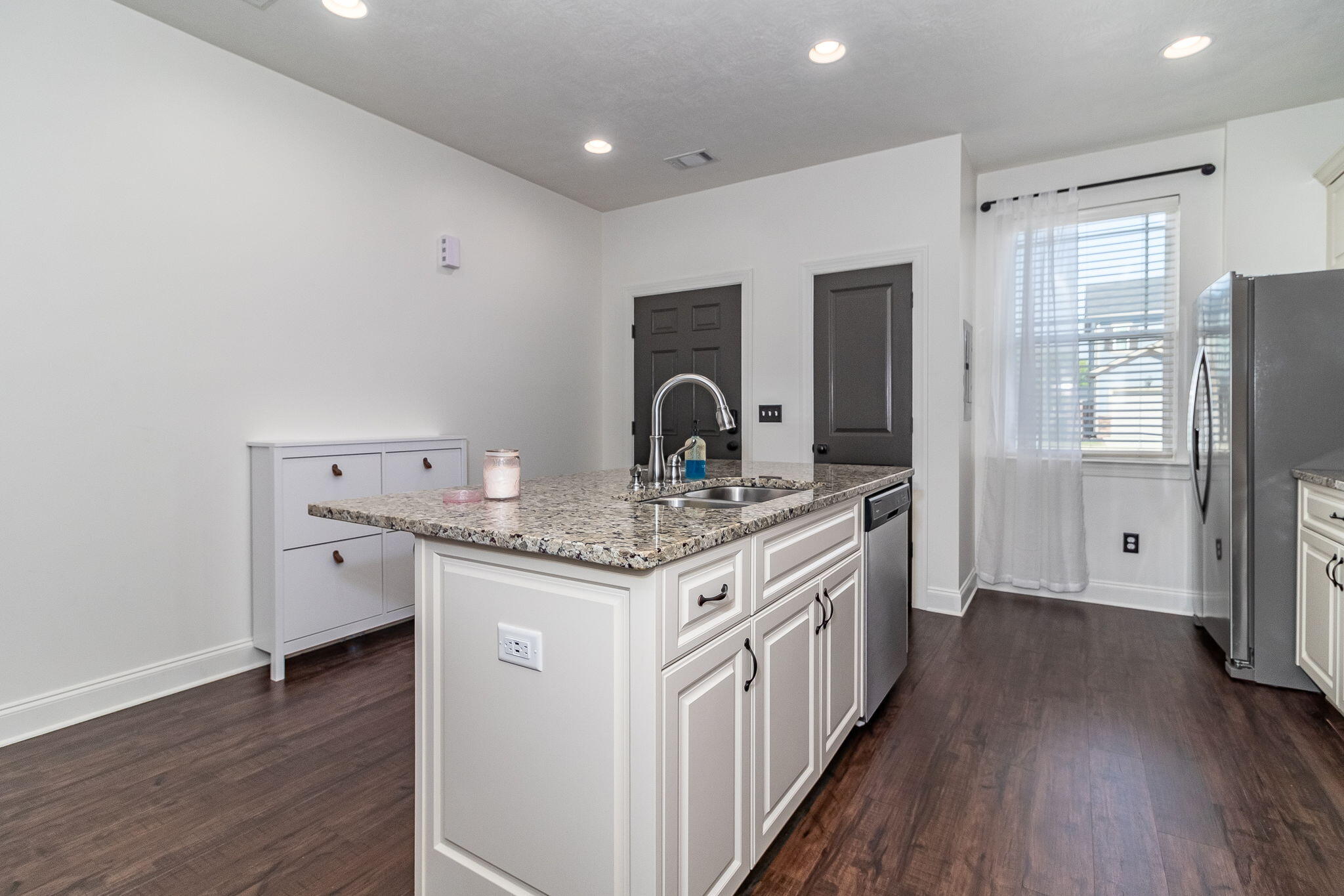 1872 BUTTERNUT DRIVE