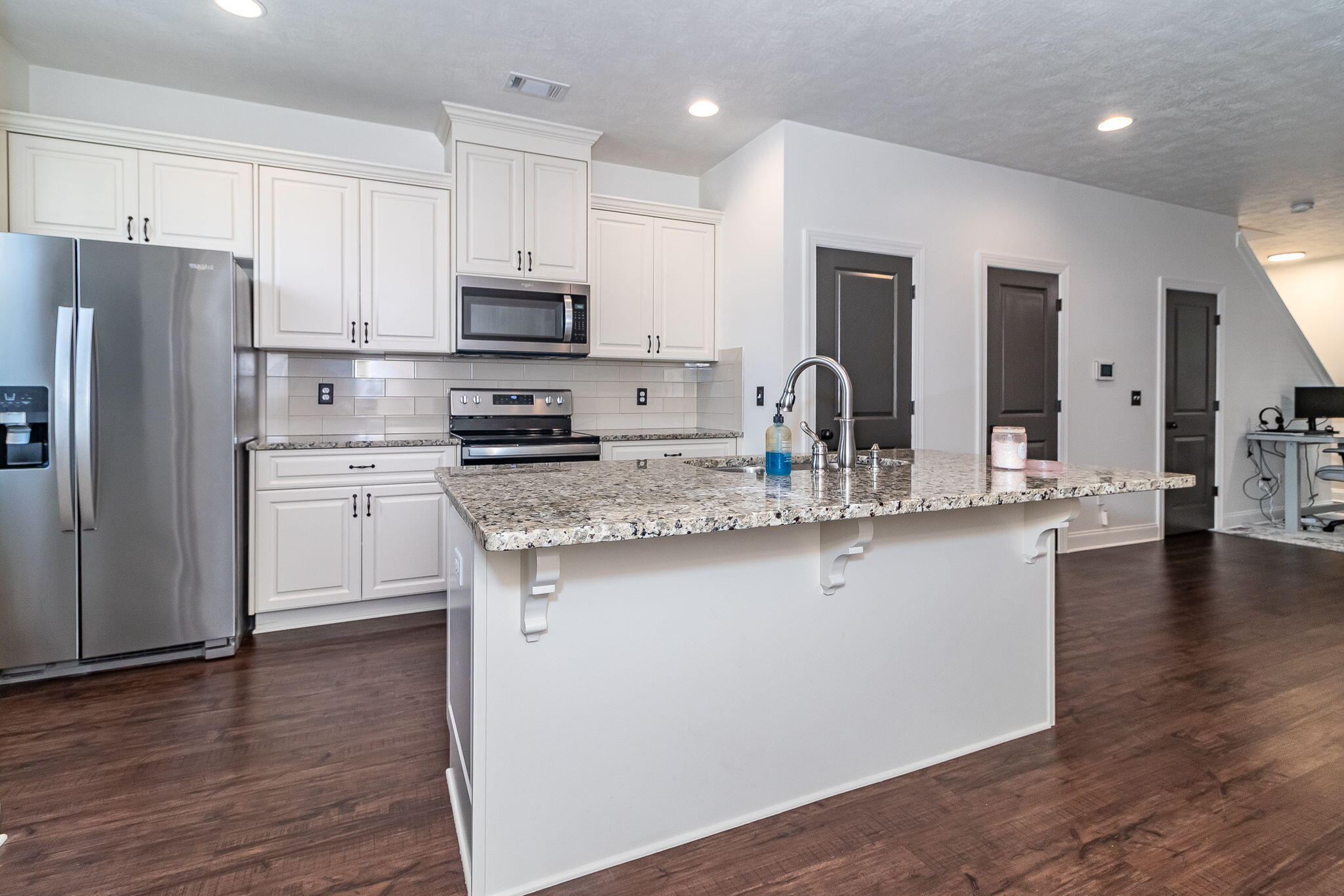 1872 BUTTERNUT DRIVE