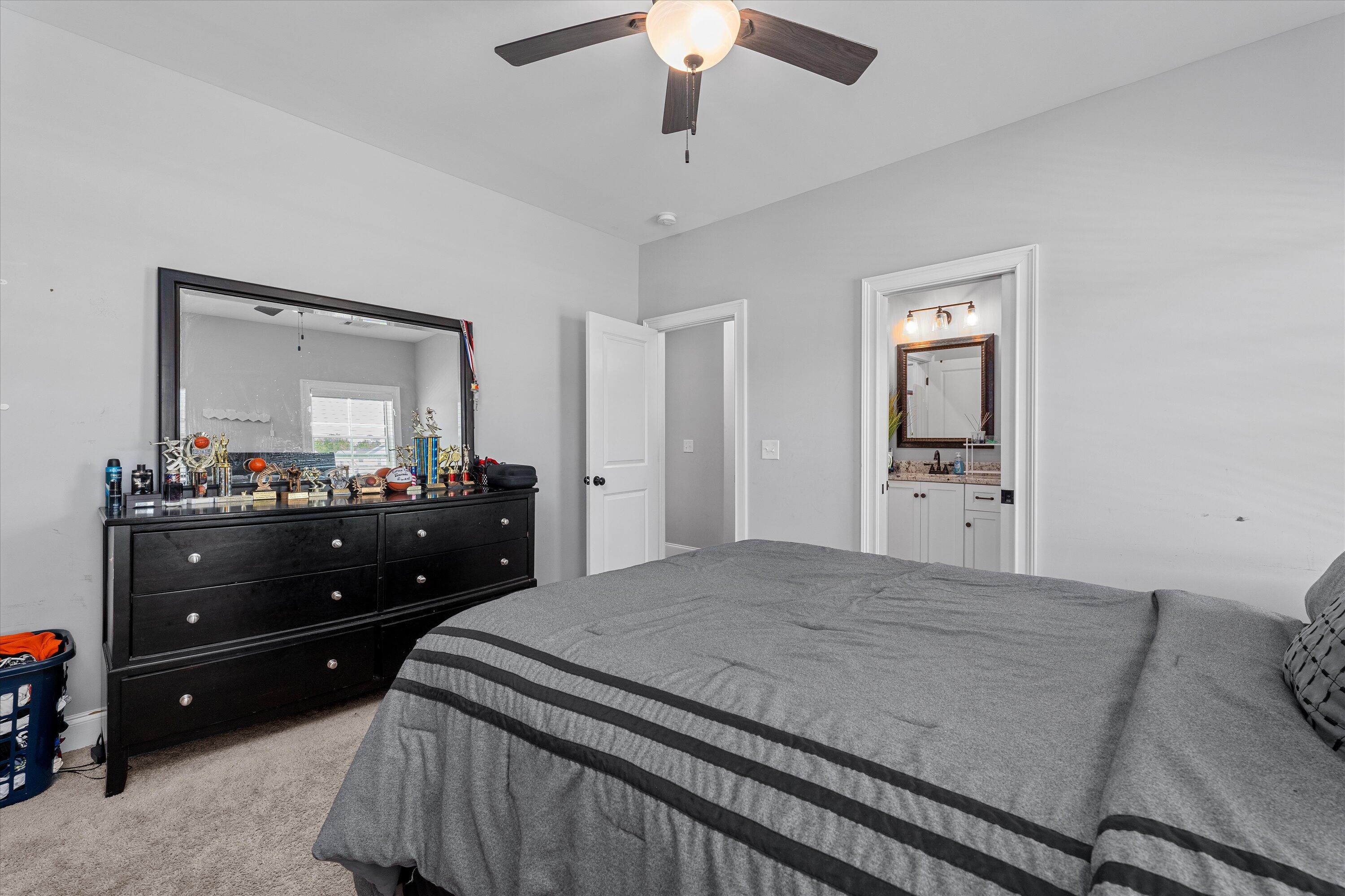 1240 HONEY Lane