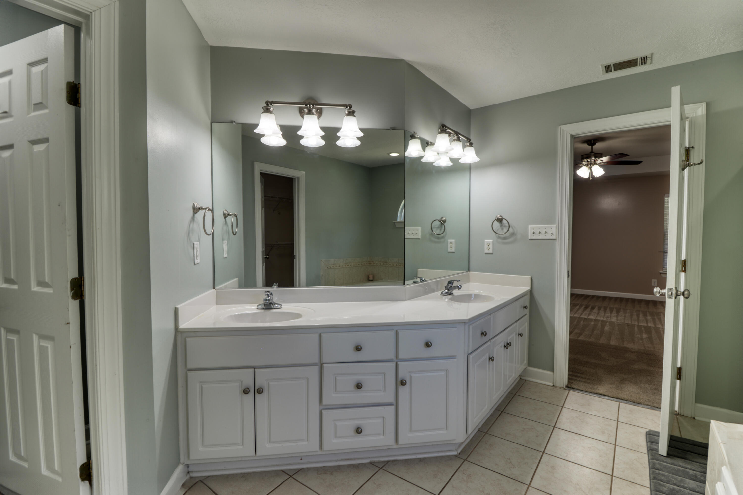 1050 BLACKFOOT Drive