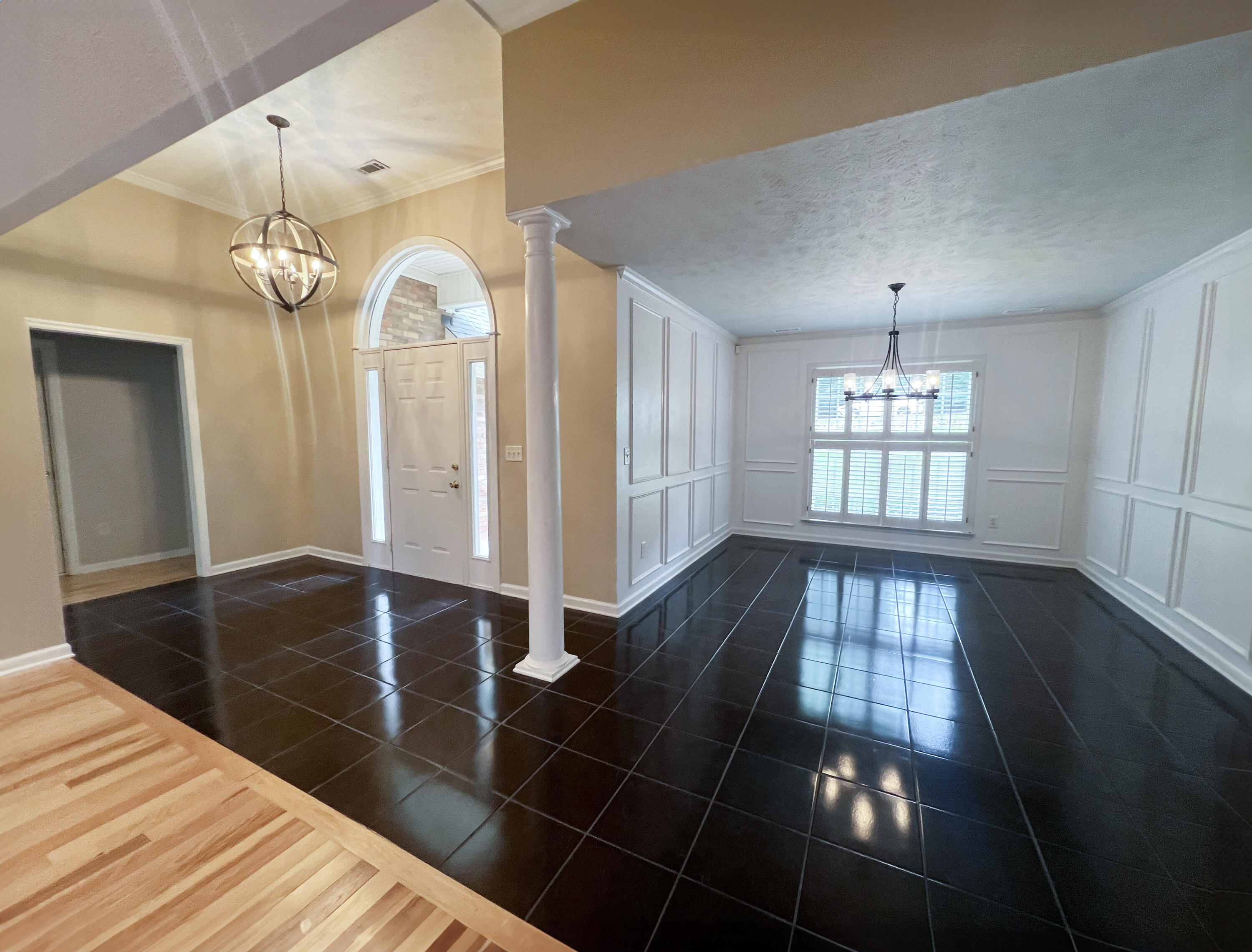 945 CURRYTOWNE Boulevard