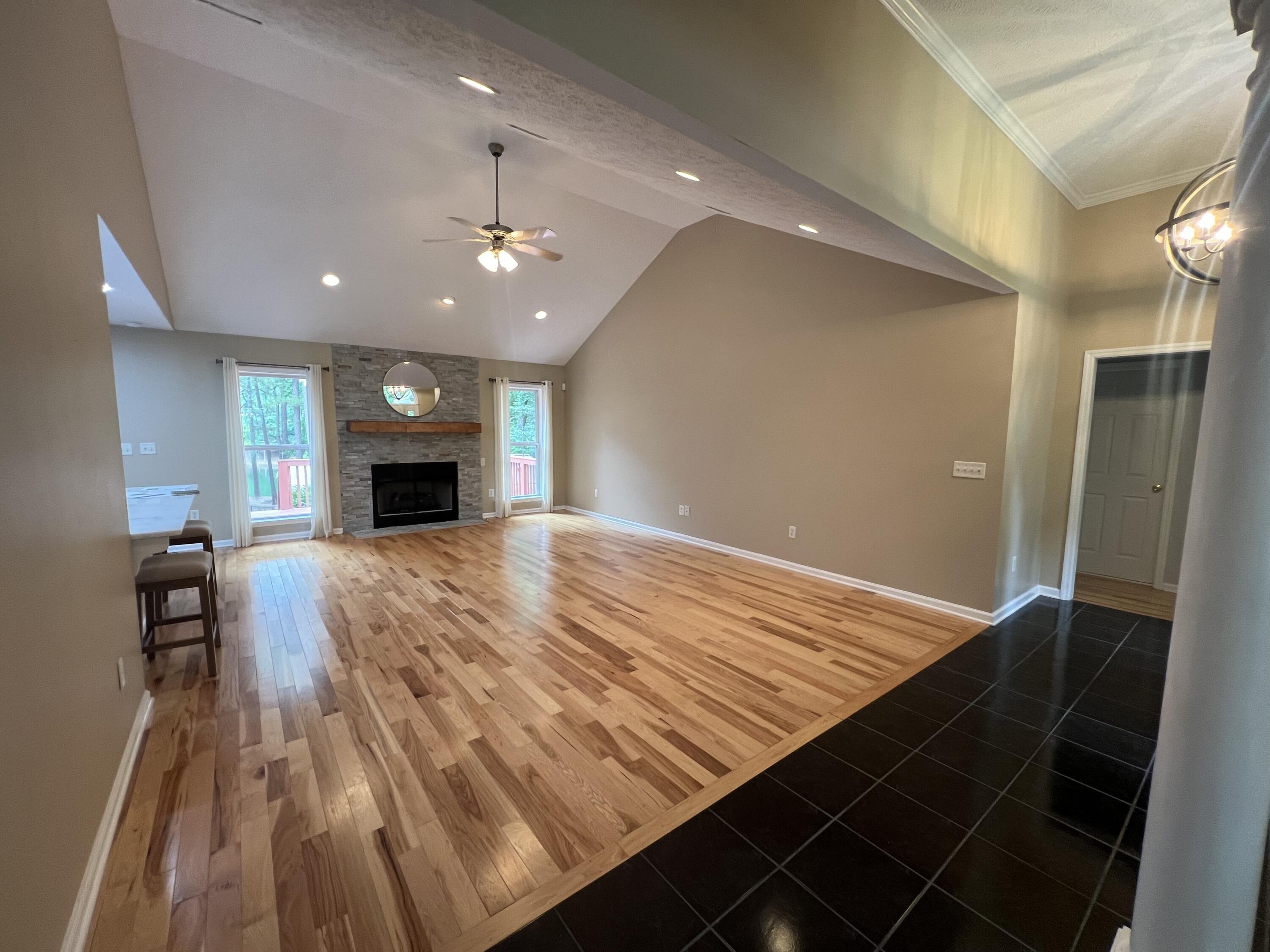 945 CURRYTOWNE Boulevard